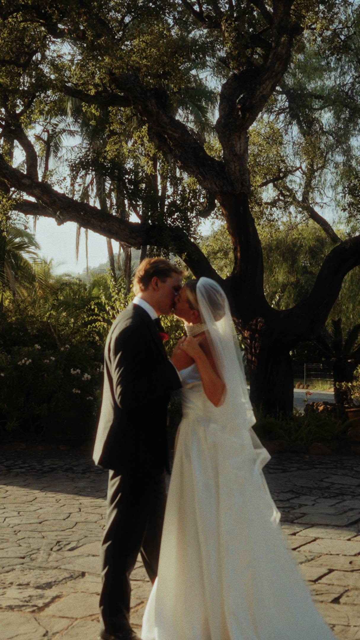 Instagram  - (9x16).00_00_25_01.Still005.png