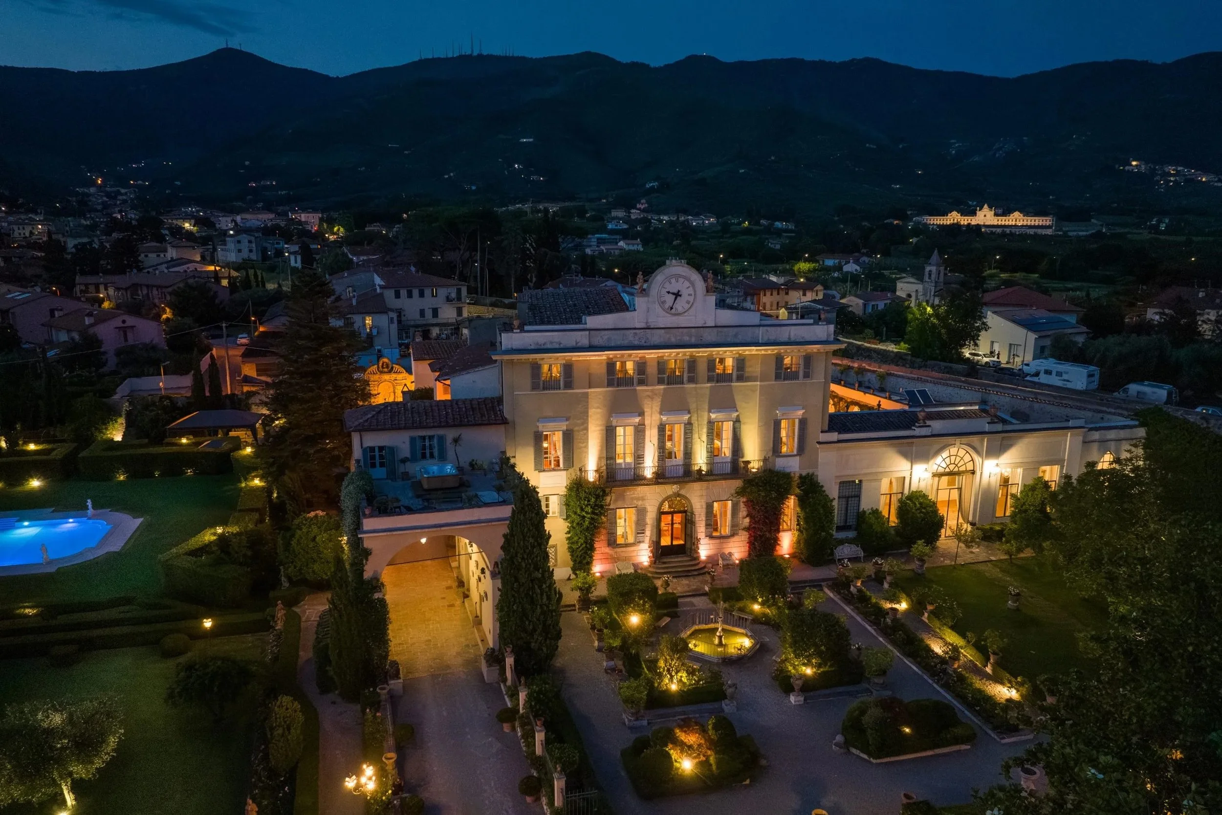 Villa Scorzi Dama Blu  Max Guests - 100-200, Distance - More than one hour, Airport - Florence 