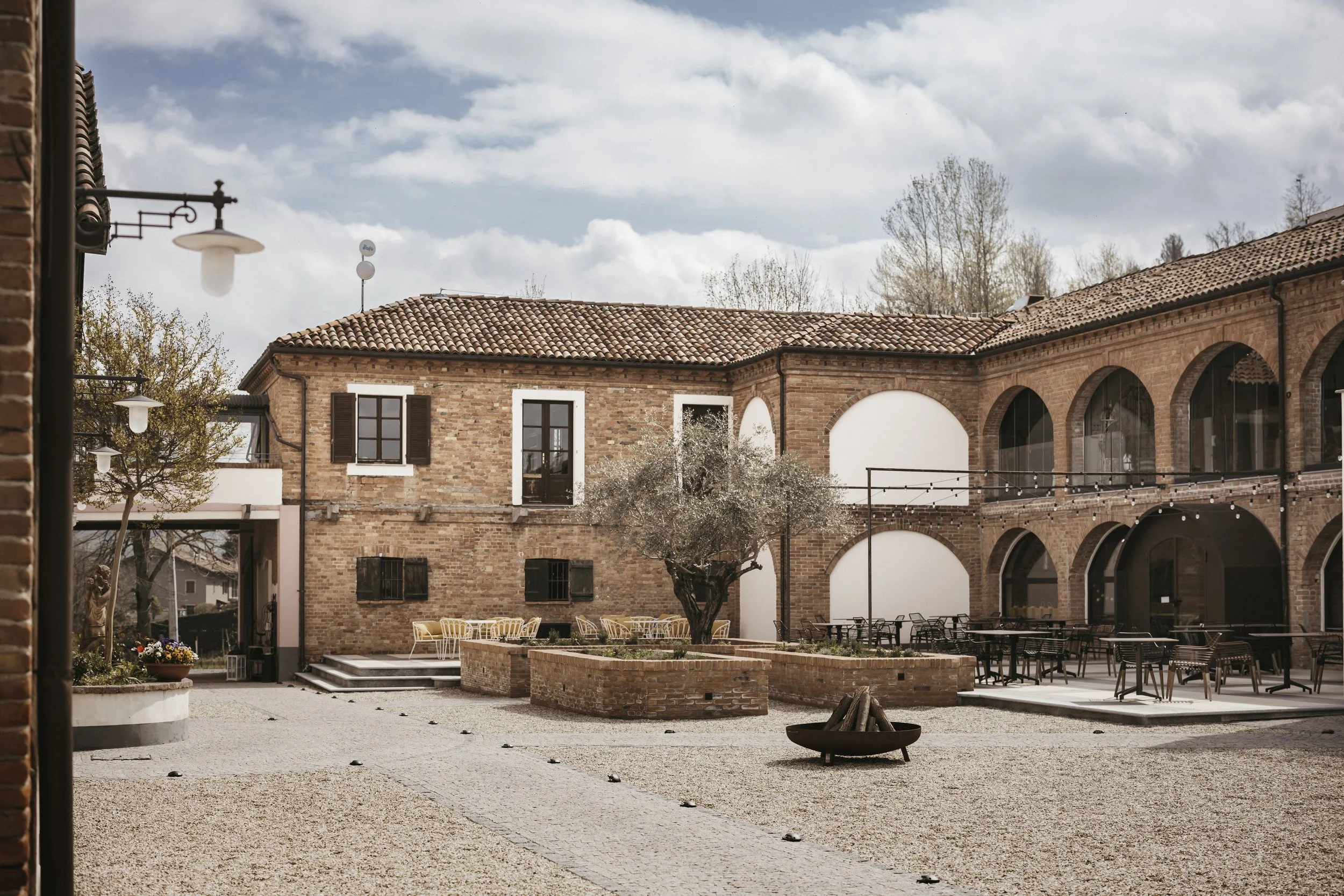 Almaranto Relais  Max Guests - 100-200, Distance - More than one hour, Airport - Milan 