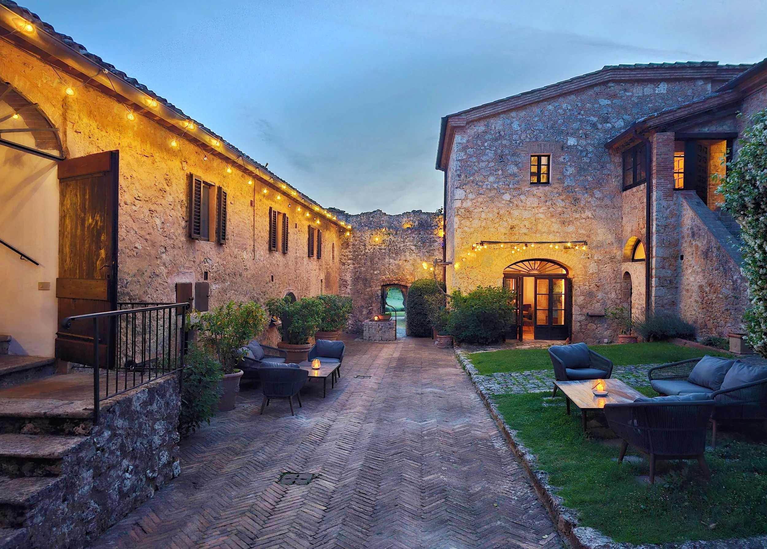 68b89bac4268f3fd02f3a567_courtyard dusk.jpg.jpg