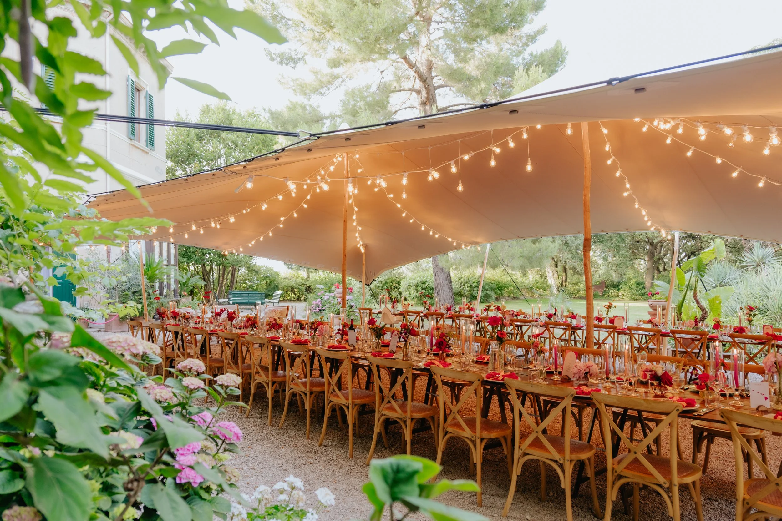 Dinner under the marquee - Mamaphoto & Video.jpg