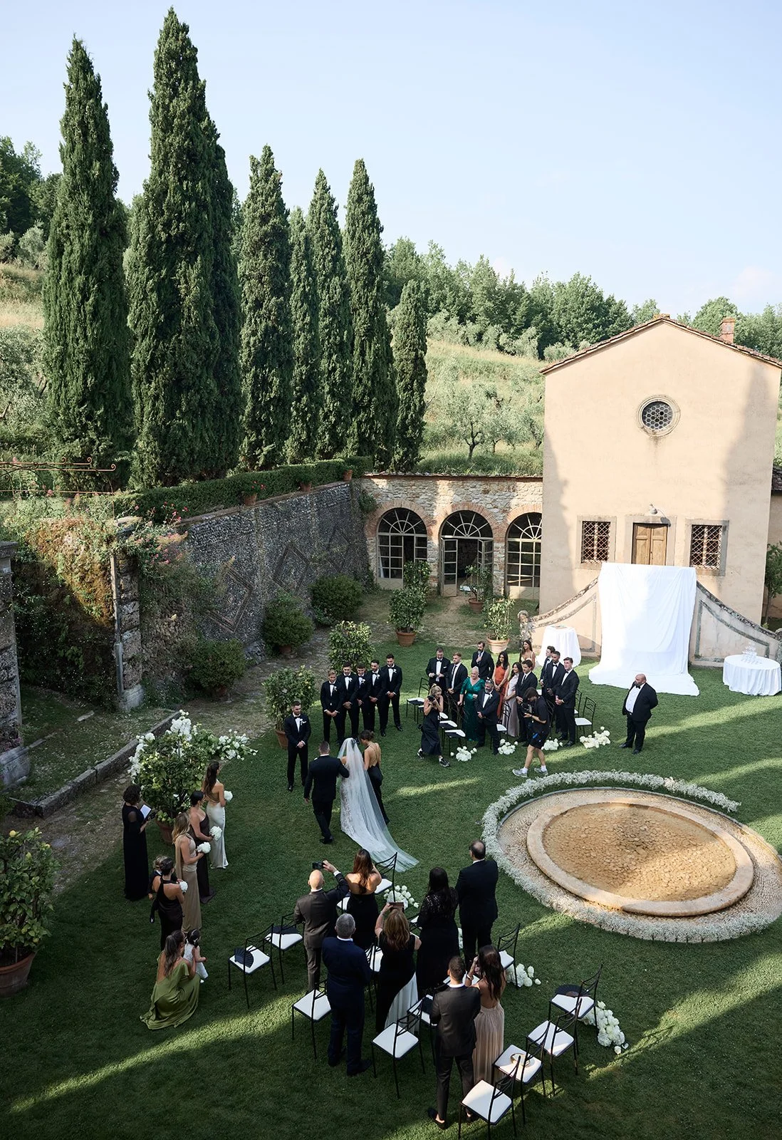 Wedding ceremony at Tuscan wedding venue, Villa Catureglio