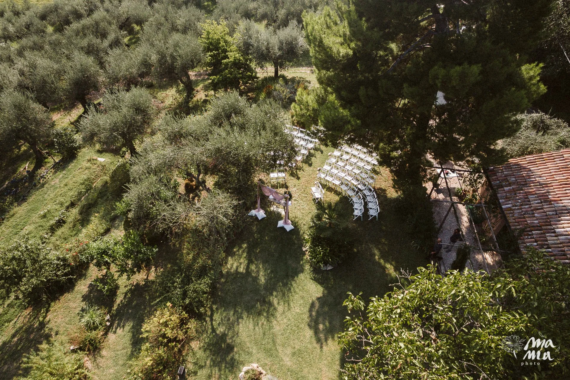 Ceremony at the Orangerie garden - Mamaphoto & Video.jpg