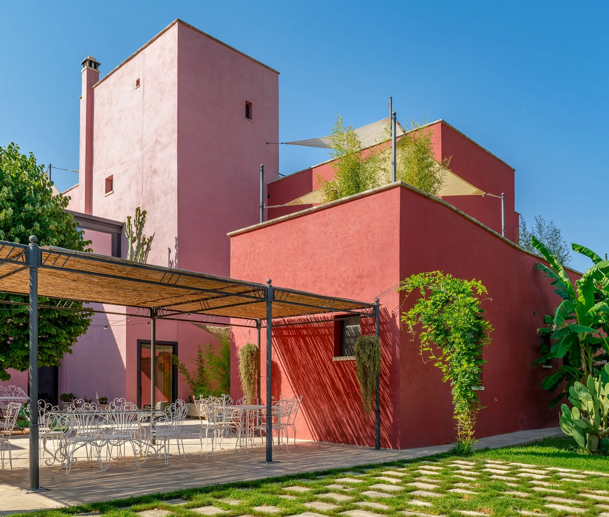 CasinAnand_Courtyard_FrancescoConte.jpg