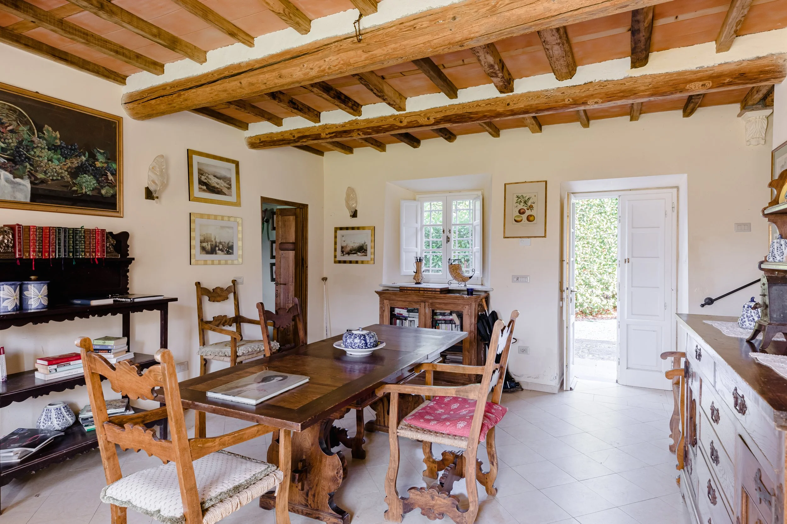 casa_una_dining_room_2.jpg