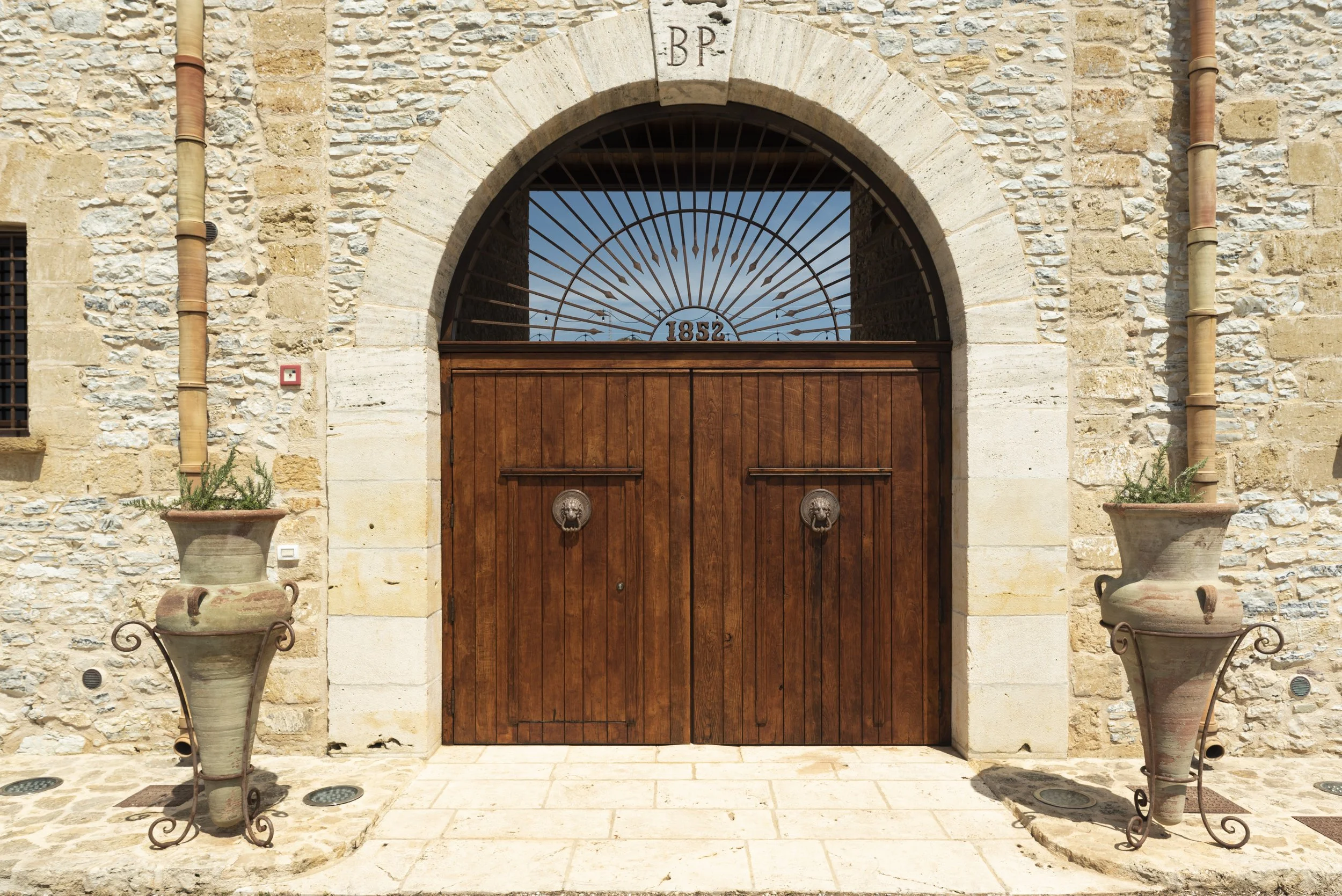 Tenute Baglio Passofondo - main entrance.jpg