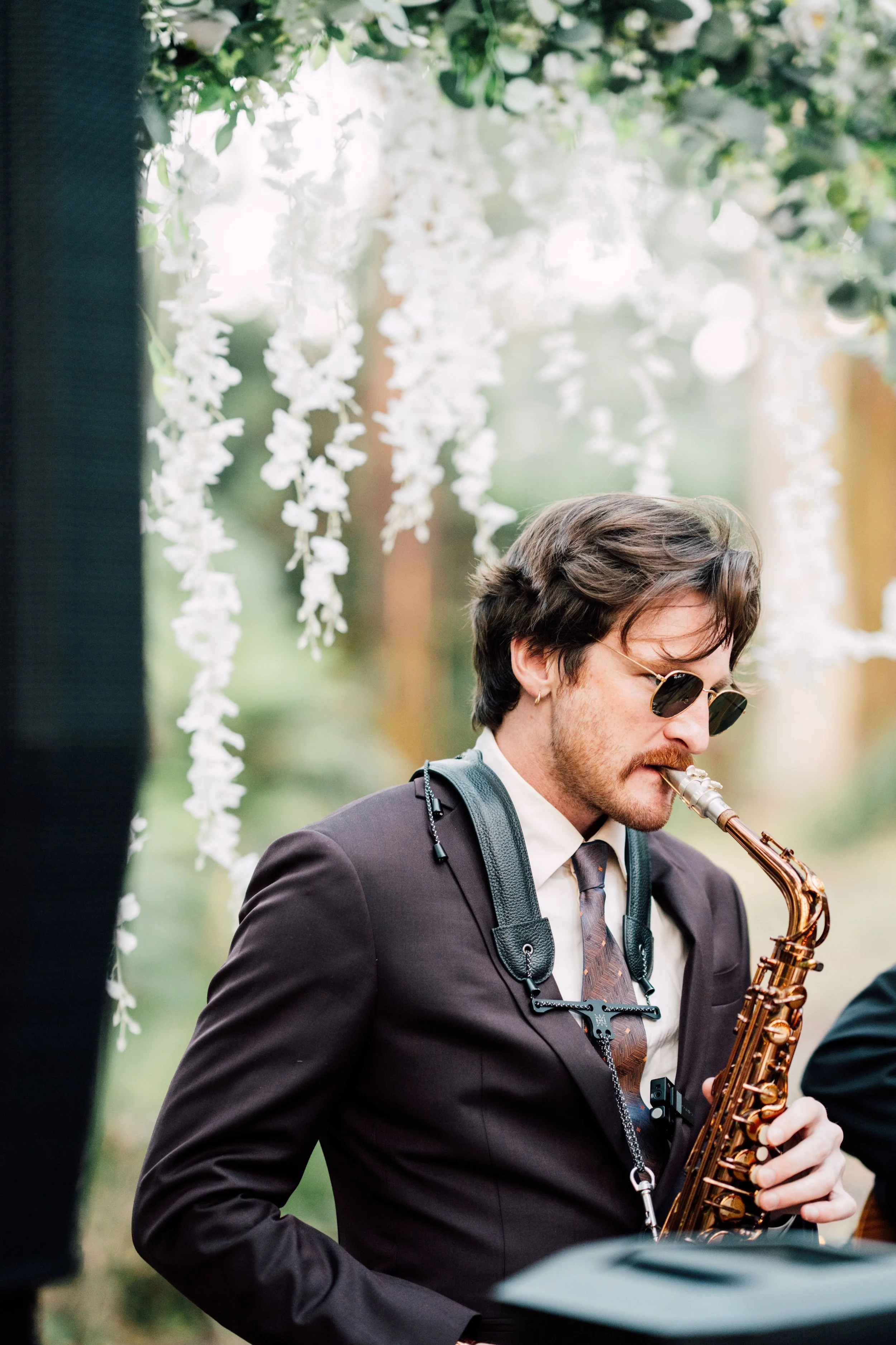 Arch sax (@evermore_wed).jpg