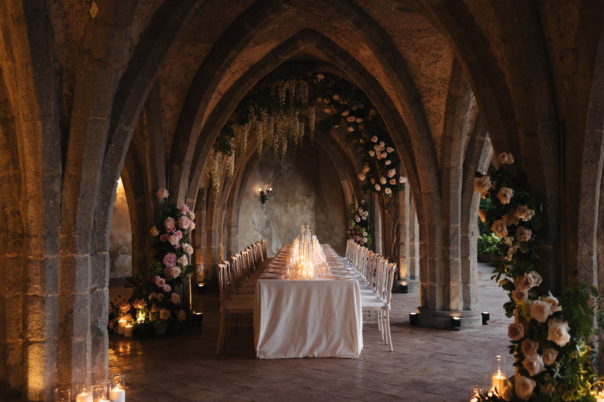 Villa Cimbrone, candlelit dinner with pink and white roses decor