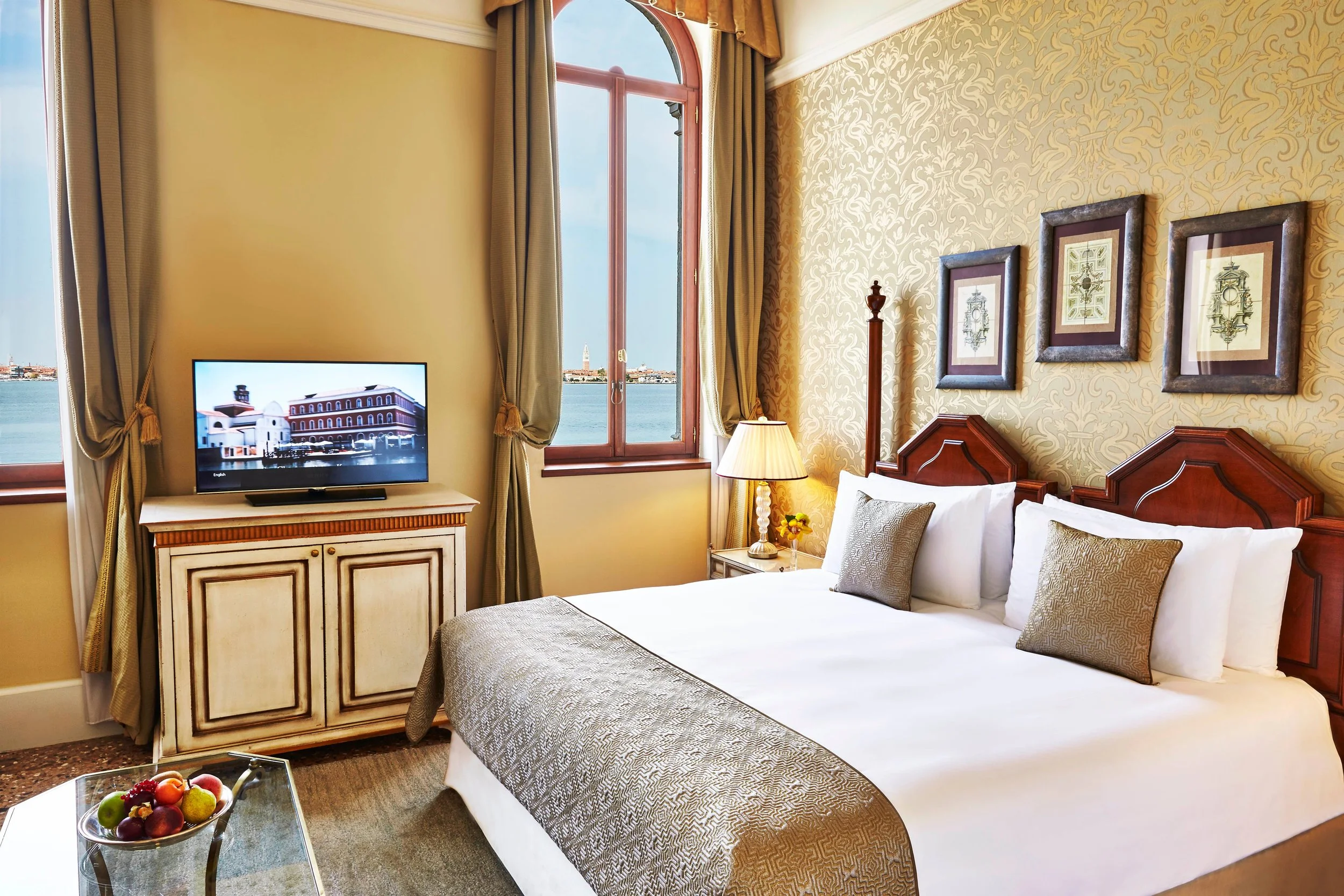 69a450fd0df65c30e73191c6_Deluxe Room.jpg.jpg