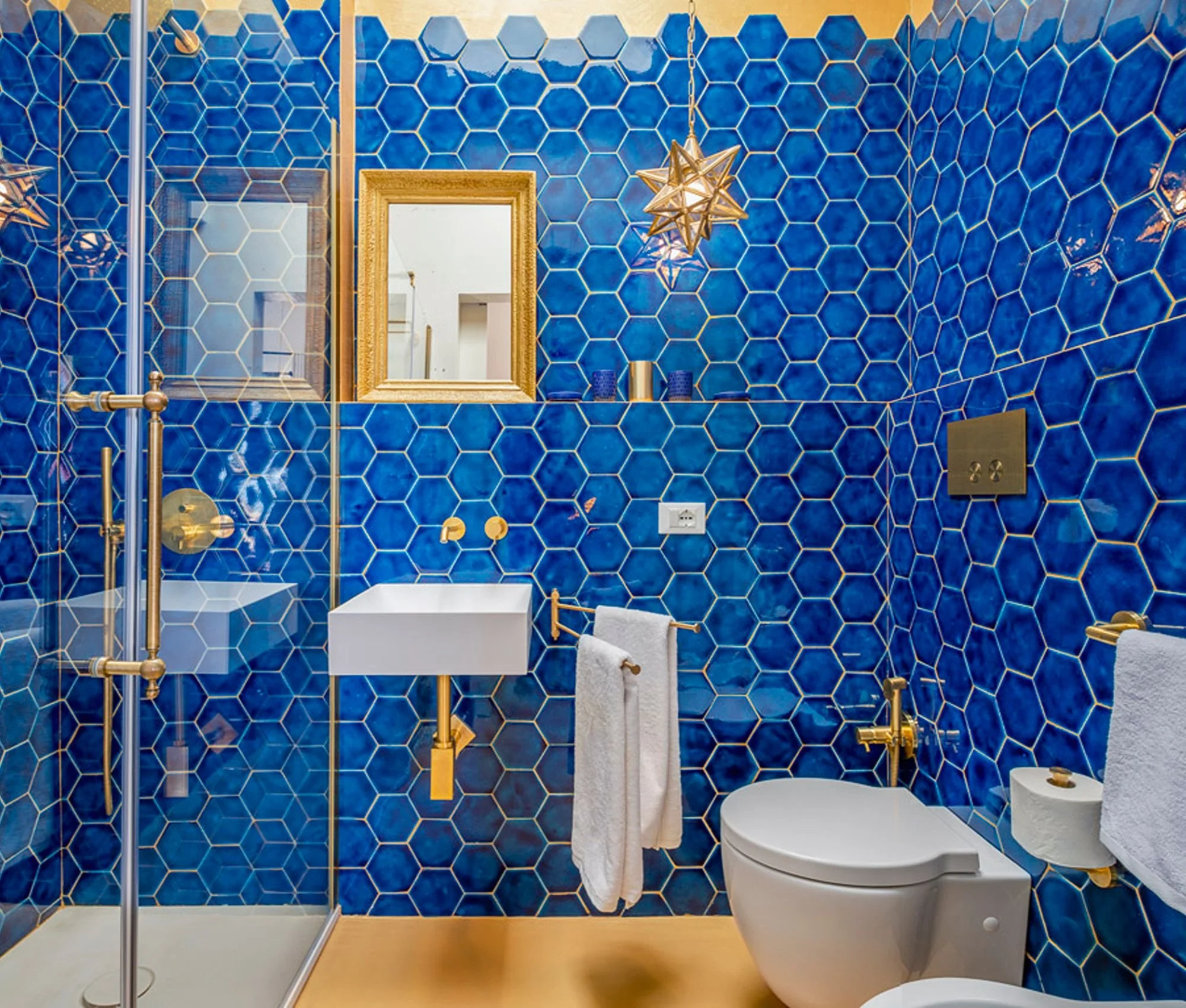 CasinAnand_BathroomBlouBedroom_FrancescoConte.jpg