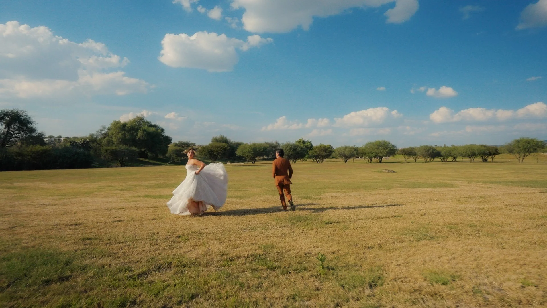 Haley + Kyle Copiar 01.00_00_24_15.Imagen fija004.jpg