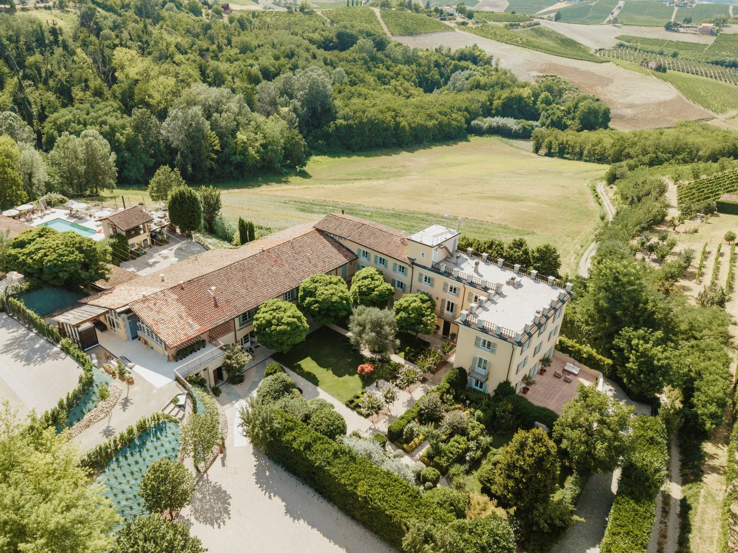 La Villa Hotel   Max Guests - 50-100 Distance - More than one hour, Airport - Milan 