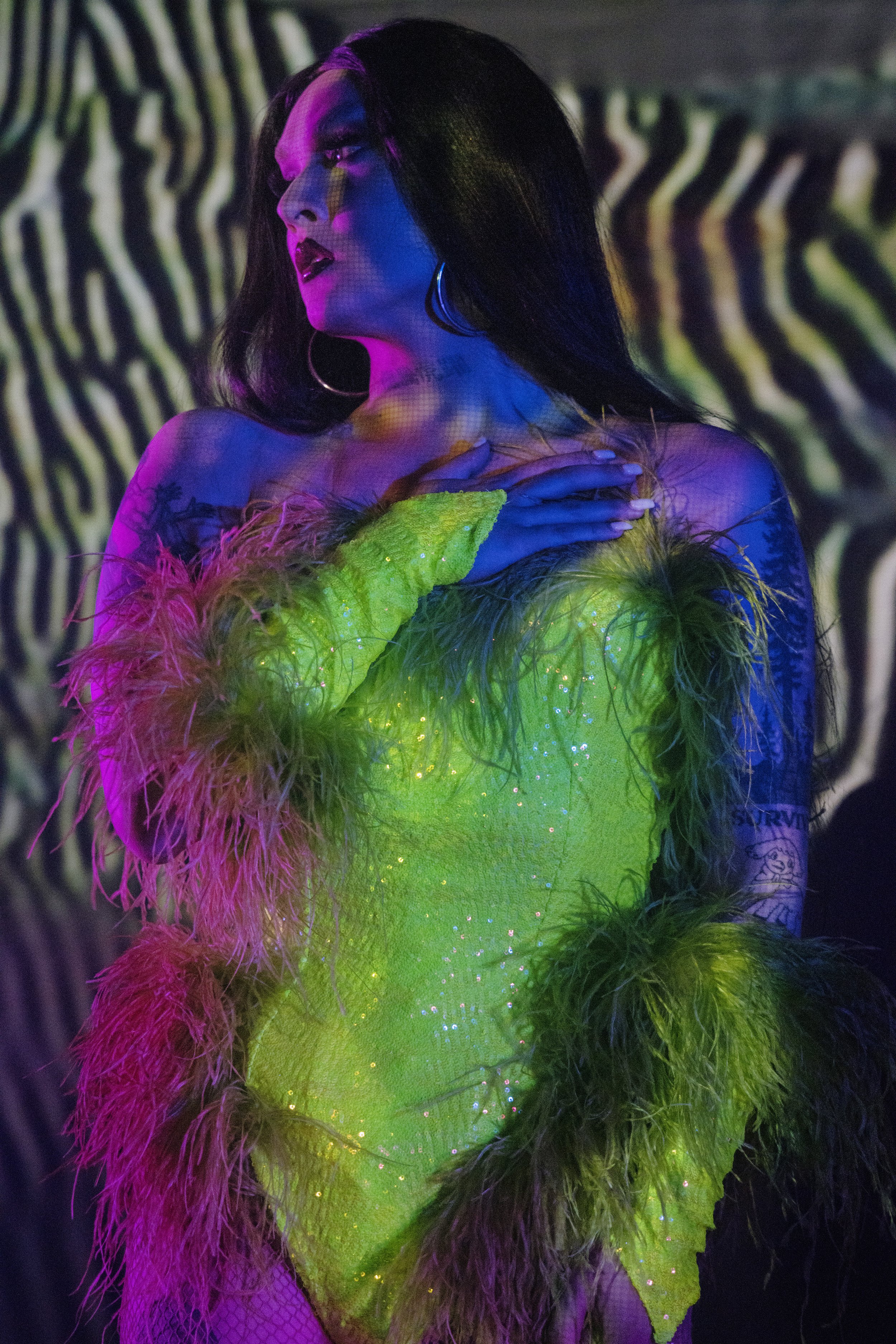 As the intro to “meta angel” by FKA twigs progressed, Rowan Ruthless stood before me, overlaid by trippy visuals. The moment an angelic voice filled the space and she began lip-syncing, I got chills. She had a mesmerizing way of embodying the music t