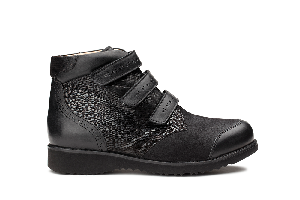 LILLY BLACK_web.png