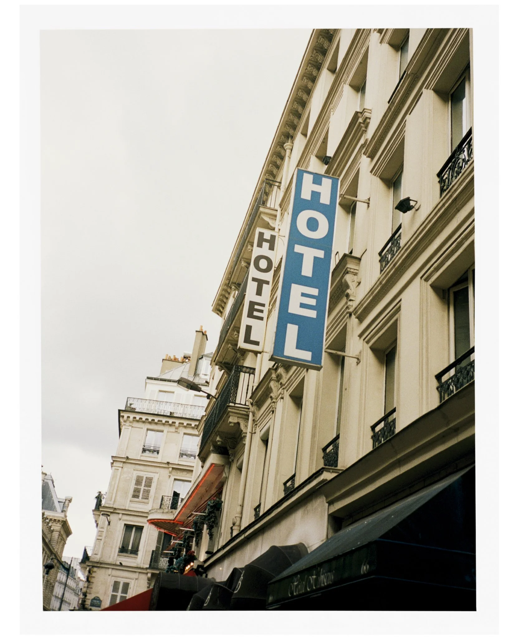 HOTEL_PARIS.jpg