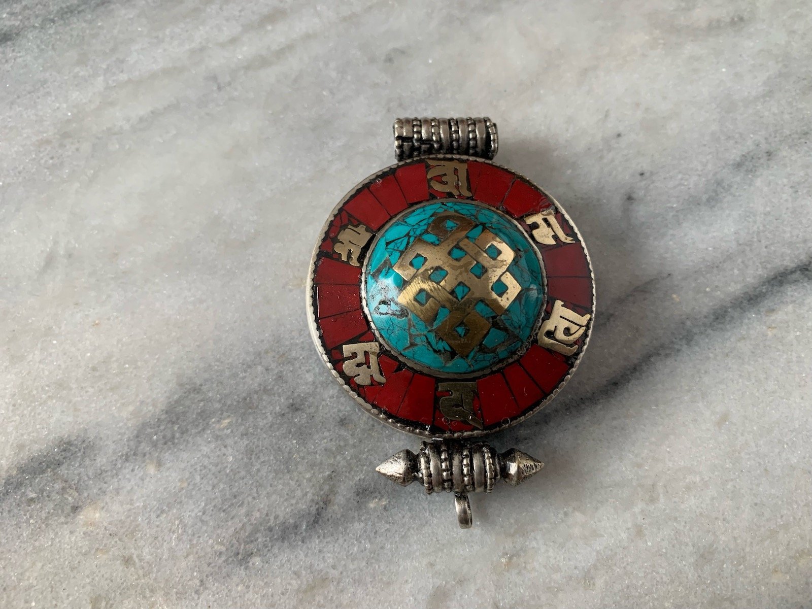 Round Endless Knot Gau