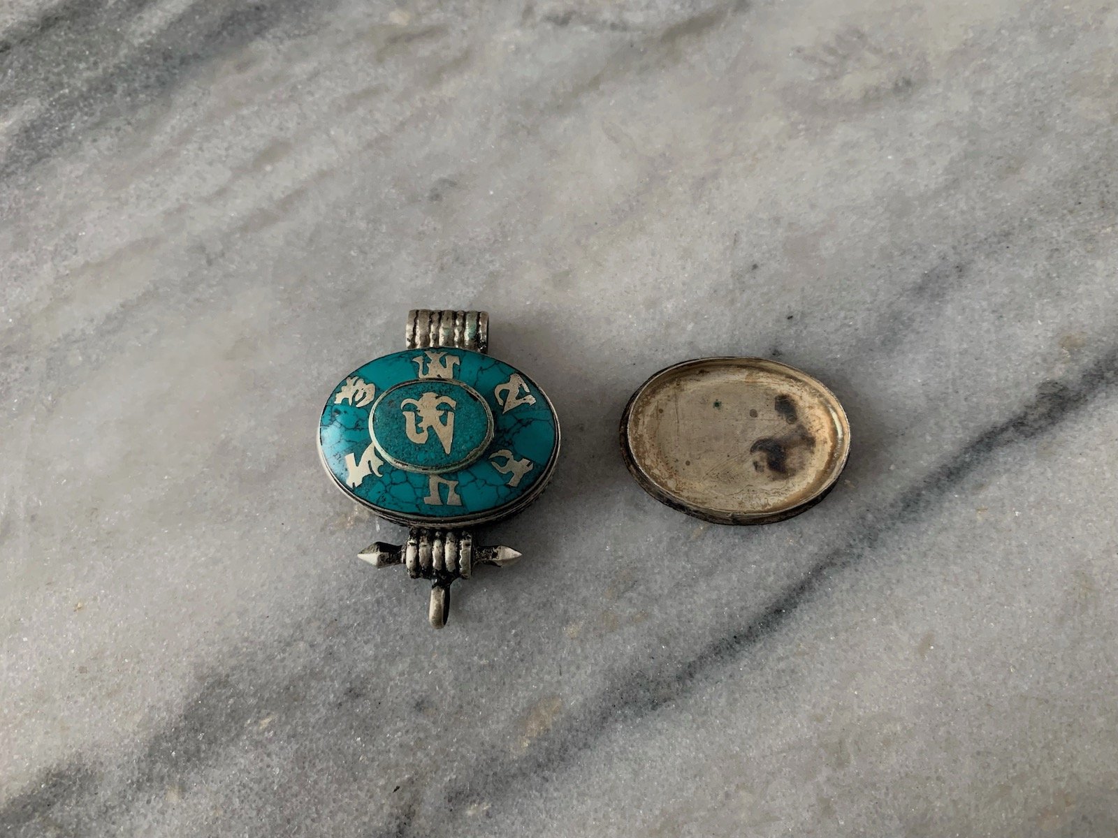 Tibetan Om Turquoise Gau