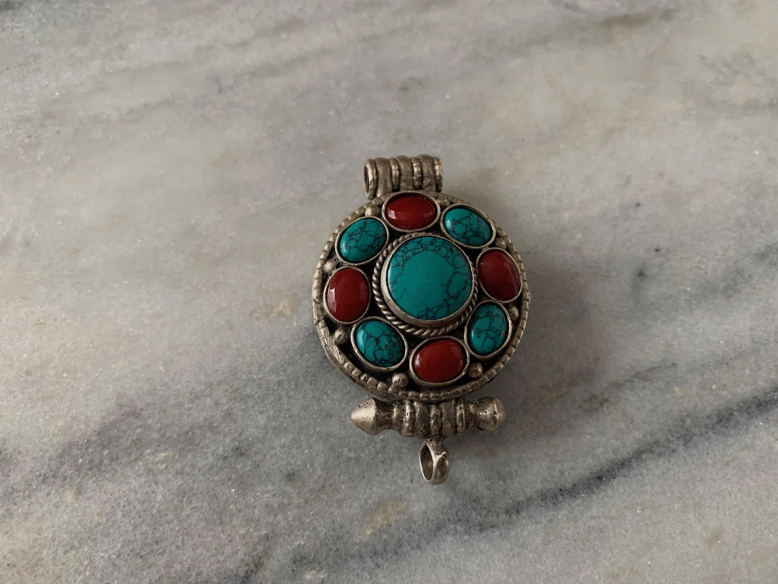 Round Silver, Coral & Turquoise Gau
