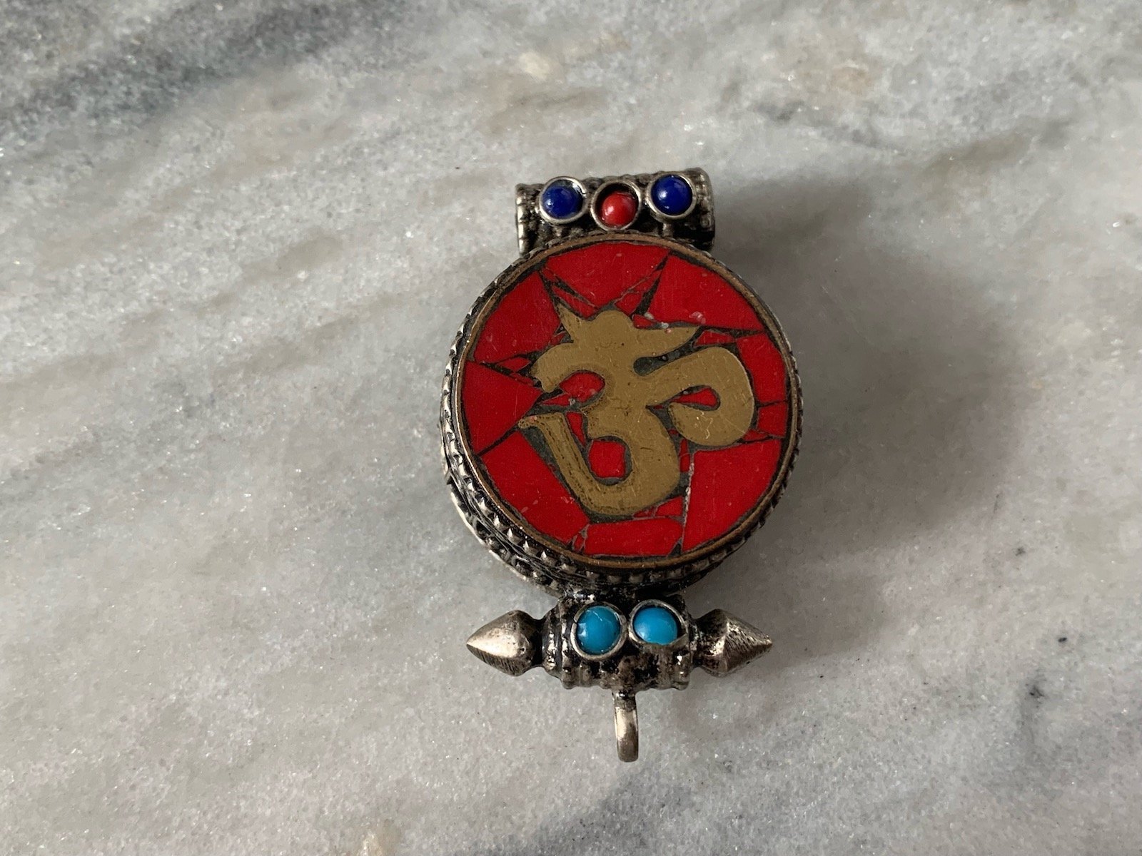Bold OM Antique Gau