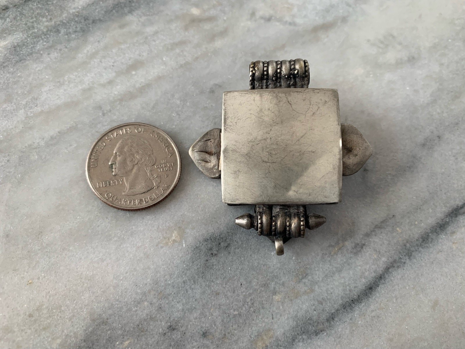 Antiqued Silver Square Gau, size