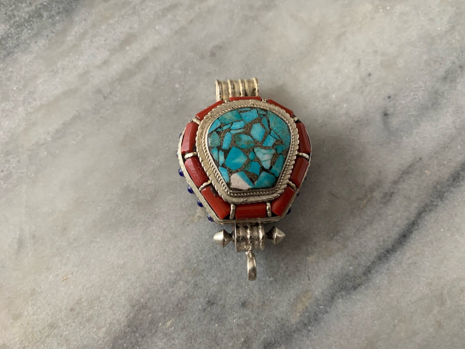 Tiered Turquoise Shield Gau