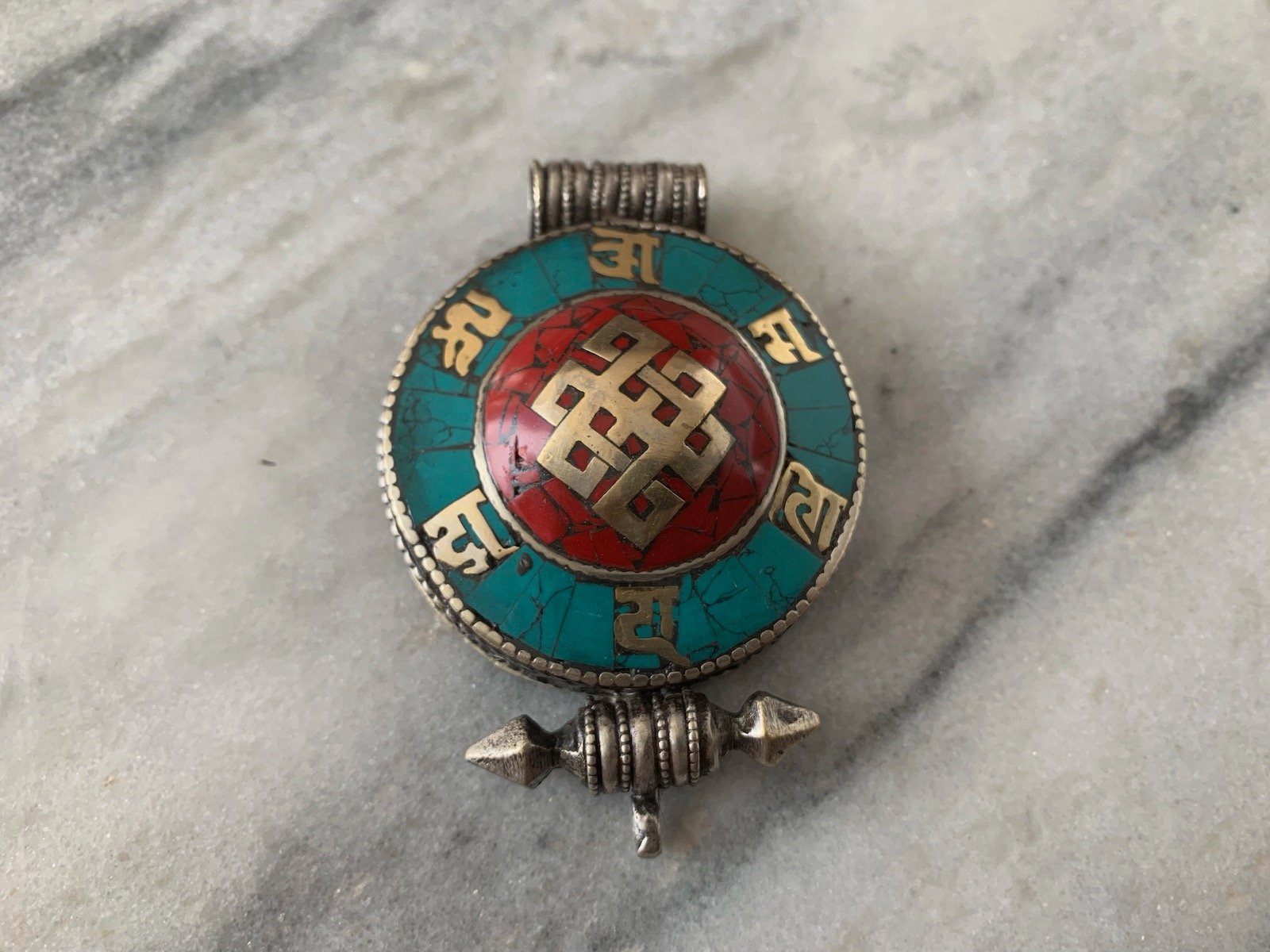 Large Endless Knot Turquoise, Red Coral Gau