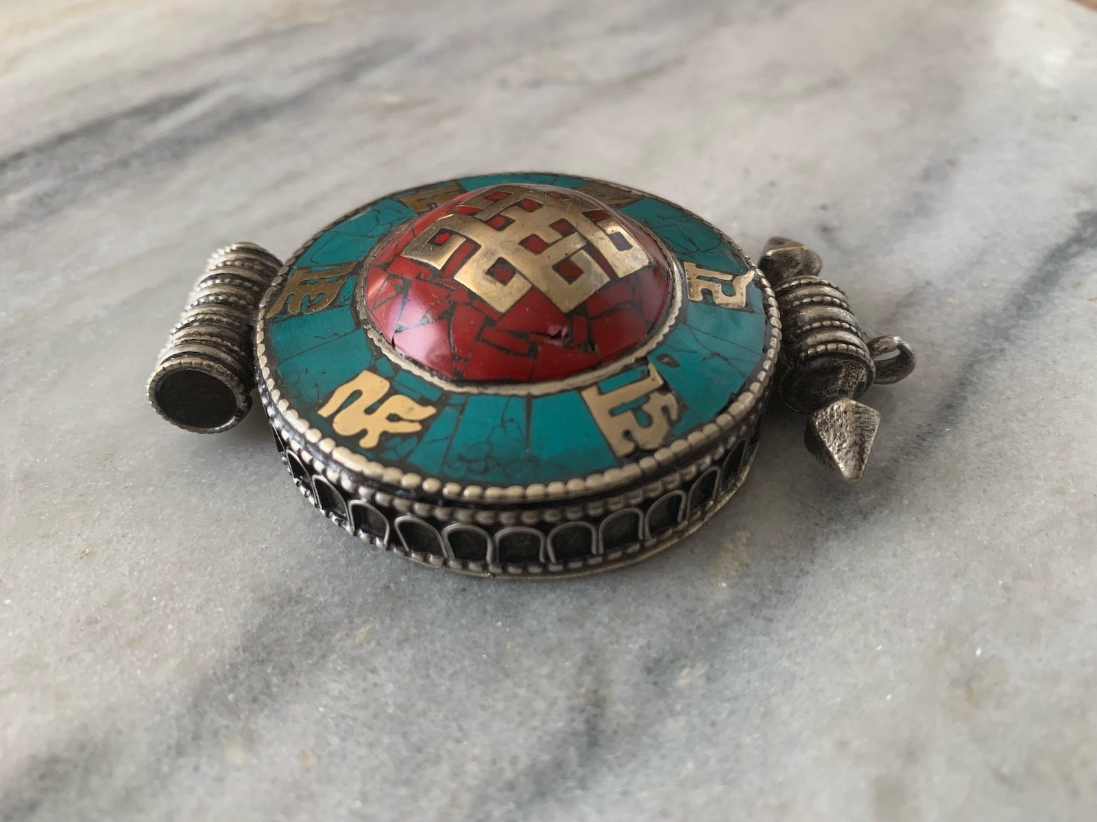 Large Endless Knot Turquoise, Red Coral Gau, side
