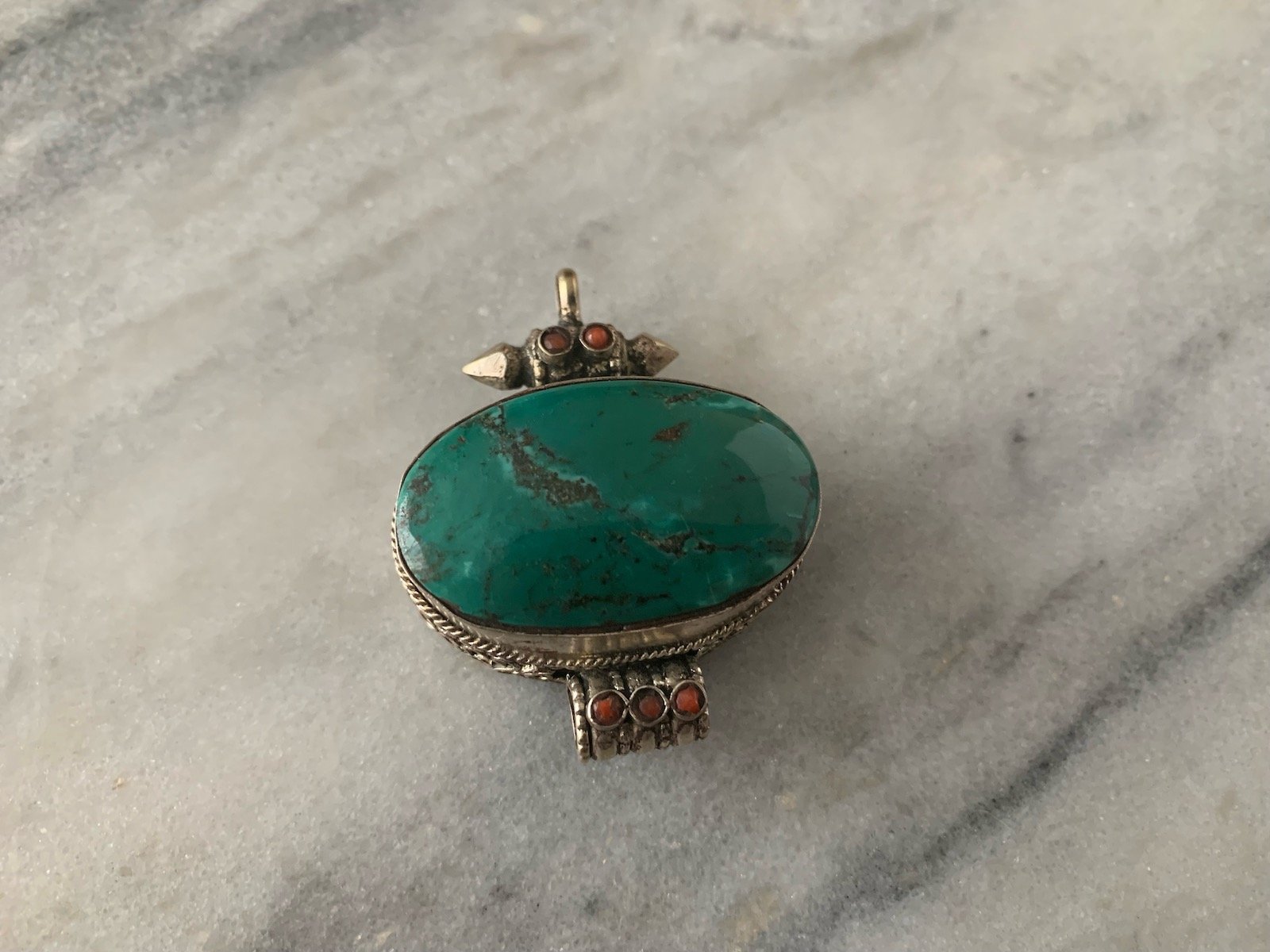 Turquoise & Silver Oval Gau