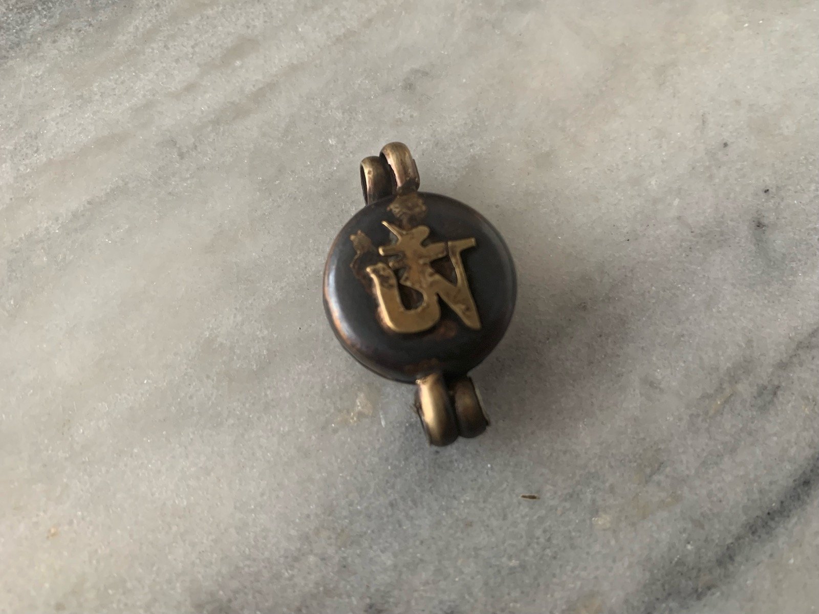 OM & Endless Knot Gau