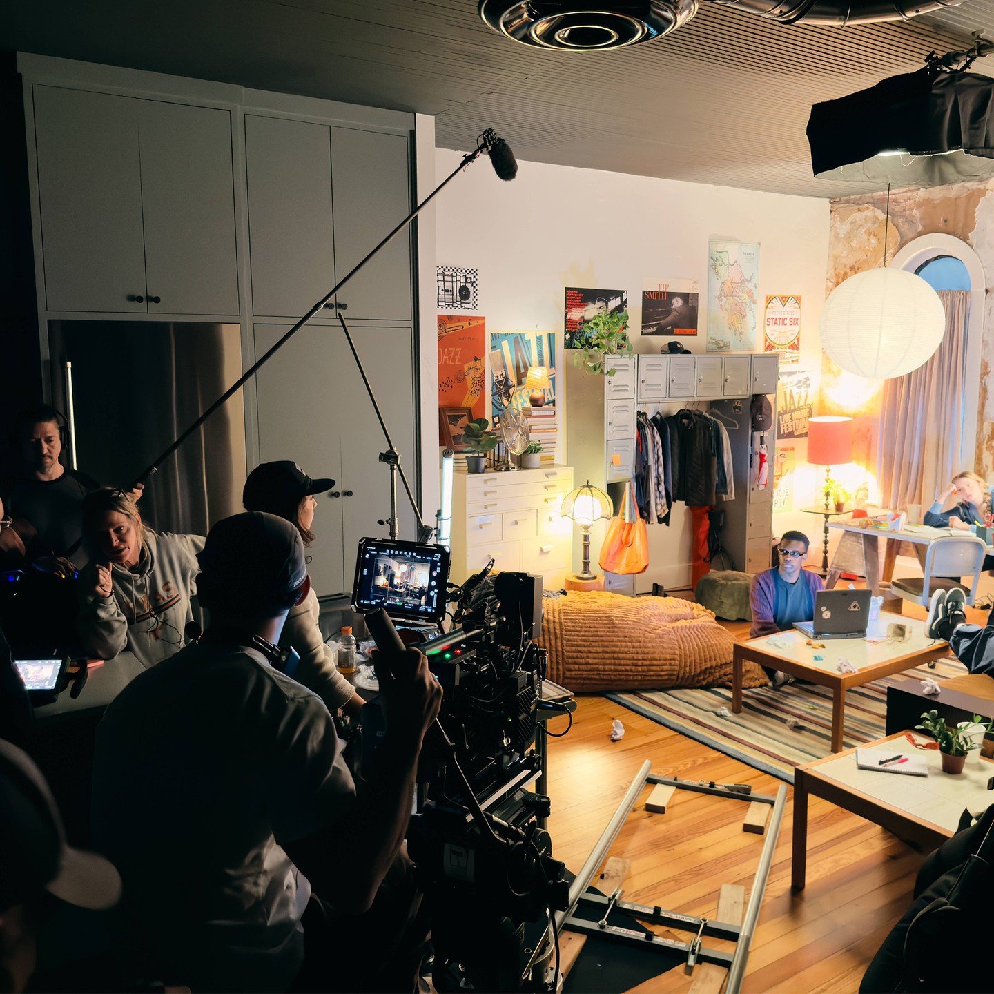Sometimes the coolest lighting setup doesn't make the final spot 🤷&zwj;♂️⁠
We mounted a XT-52 on top of our CF-Moto to create some moving light in the office setup, but it didn't make the final cut 😔⁠
⁠
Director:⁠ @sagebennett⁠
DP:⁠ @jesse.bronstei