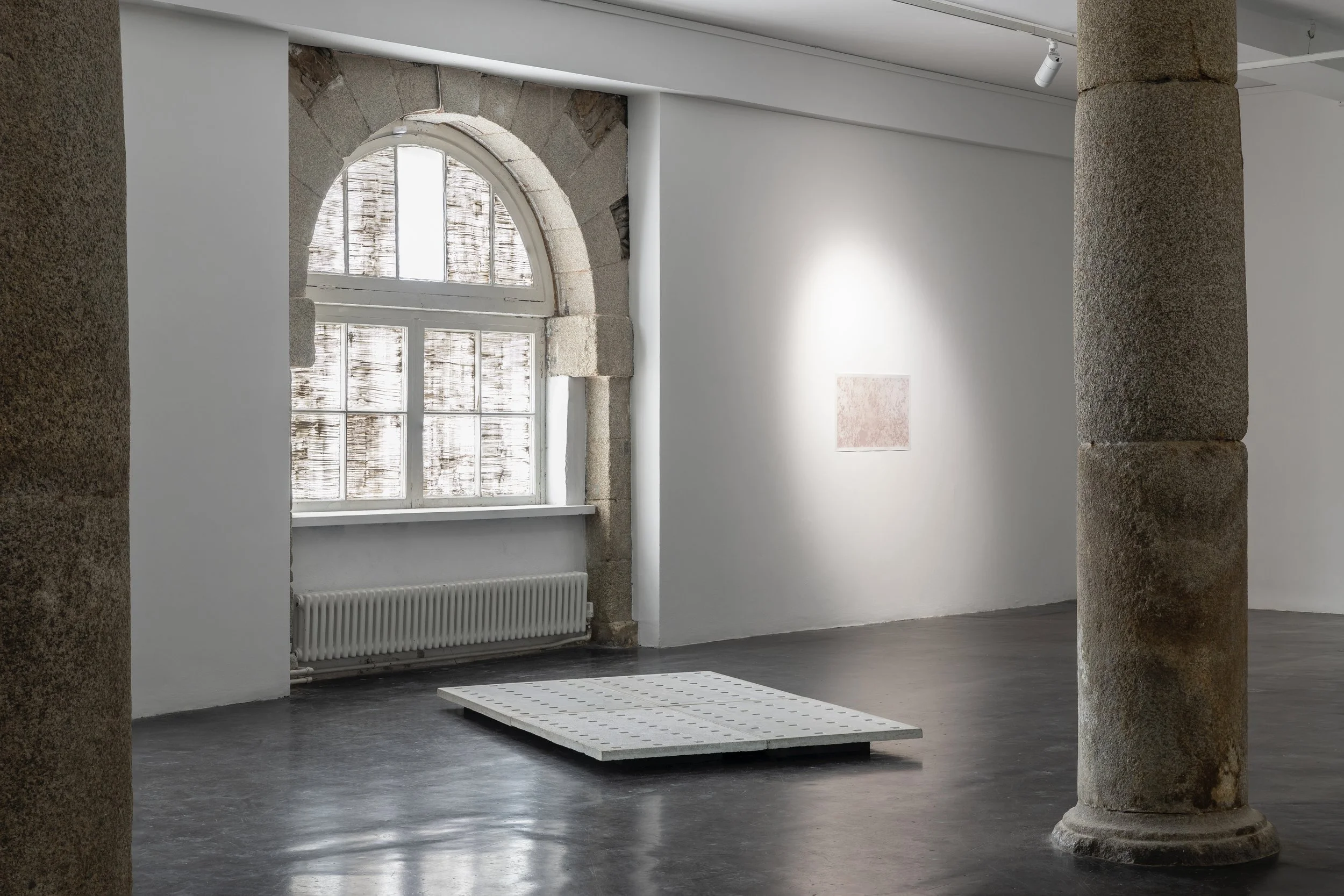 Installation view:
LEFT: Aolchloch, 2026, limestone dust from Hughes Memorials and Stoneworks, Wexford, window glass