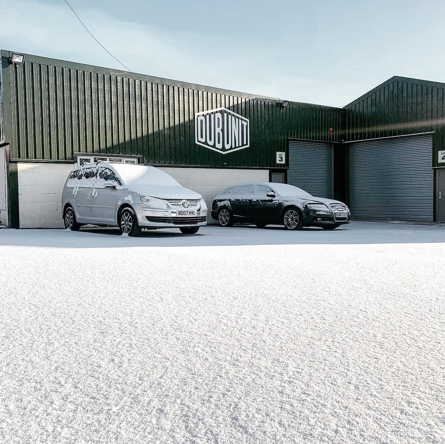 Nice sprinkling over night be carful the roads are terrible around dub unit hq #snow #dubunit #touran #caddy2k #audi #maxmediaprints