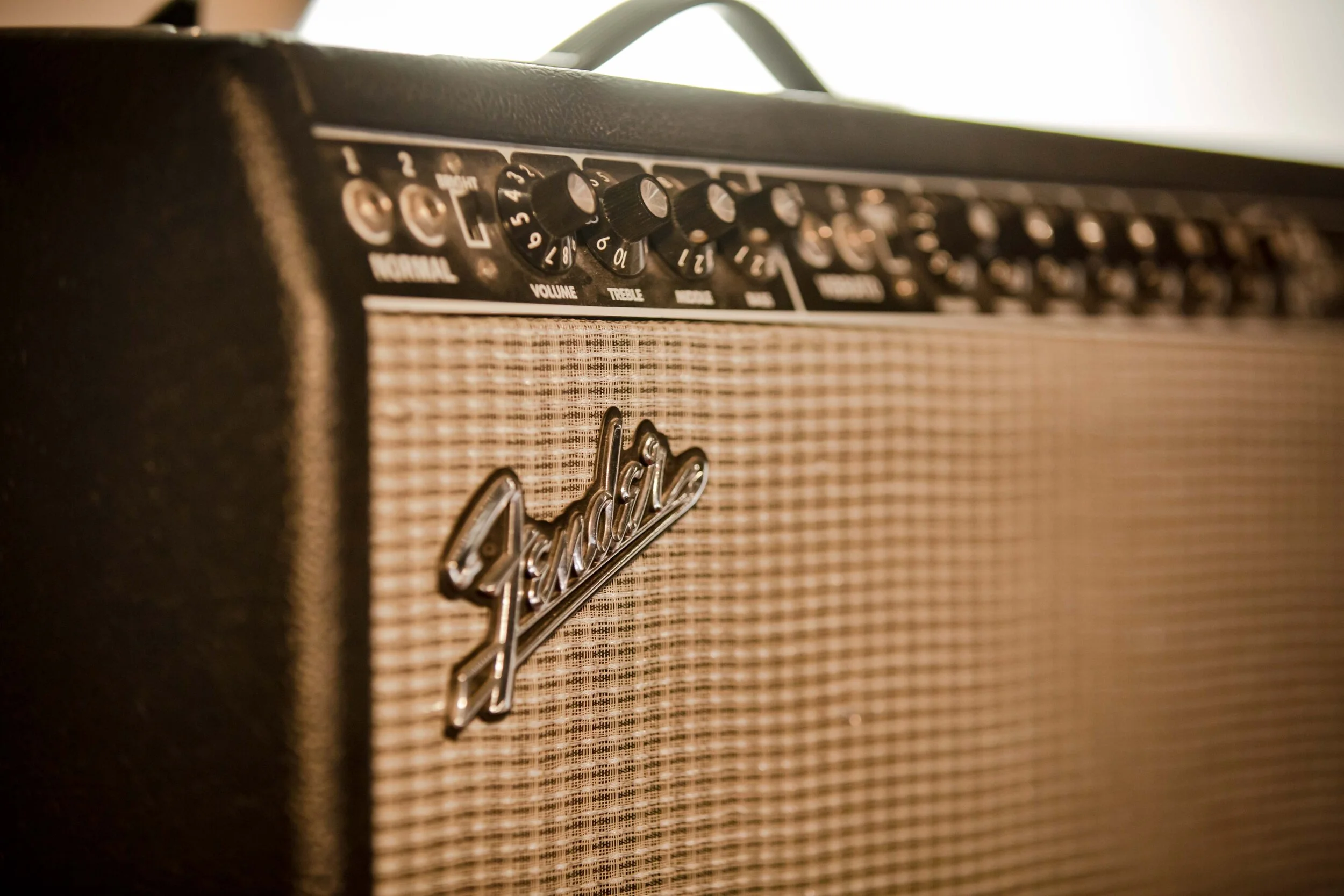 BACKLINE Ampli Fender Twin&nbsp; Ampli Fender Blues Junior Ampli Basse Gallien Kruger 400RB Batterie&nbsp;Spizzichino Guitare Fender Telecaster Guitare Gretsh Electromatic Guitare Godin 5Th Avenue Basse Musicman Stingray Clavier Korg Monologue Clavi…