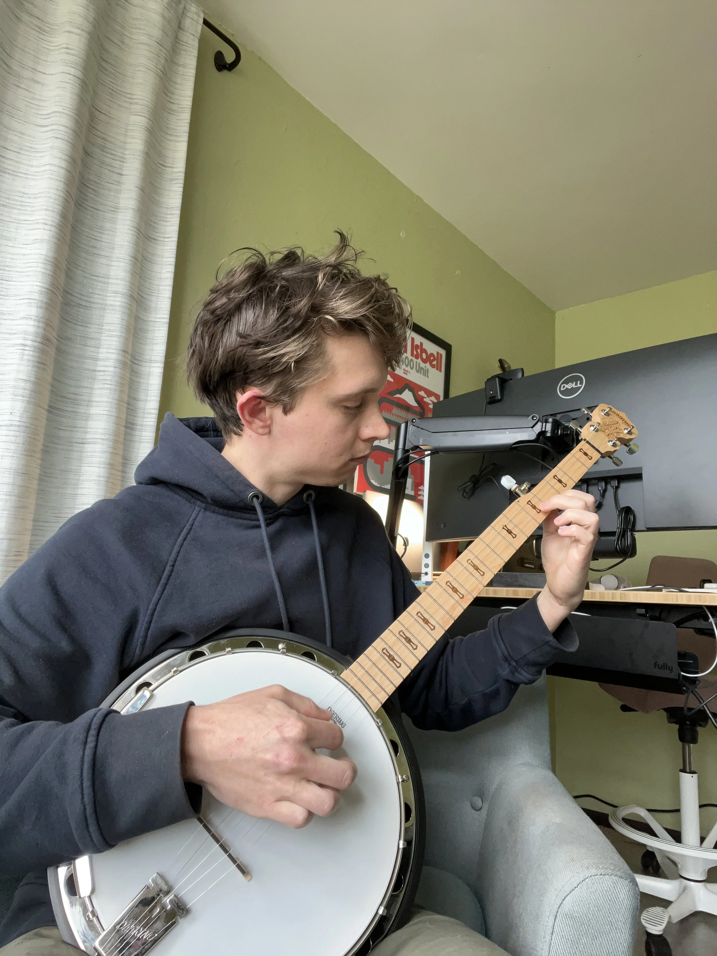 I've picked up the banjo recently. Trying to work up the courage to go to a bluegrass jam in town. 