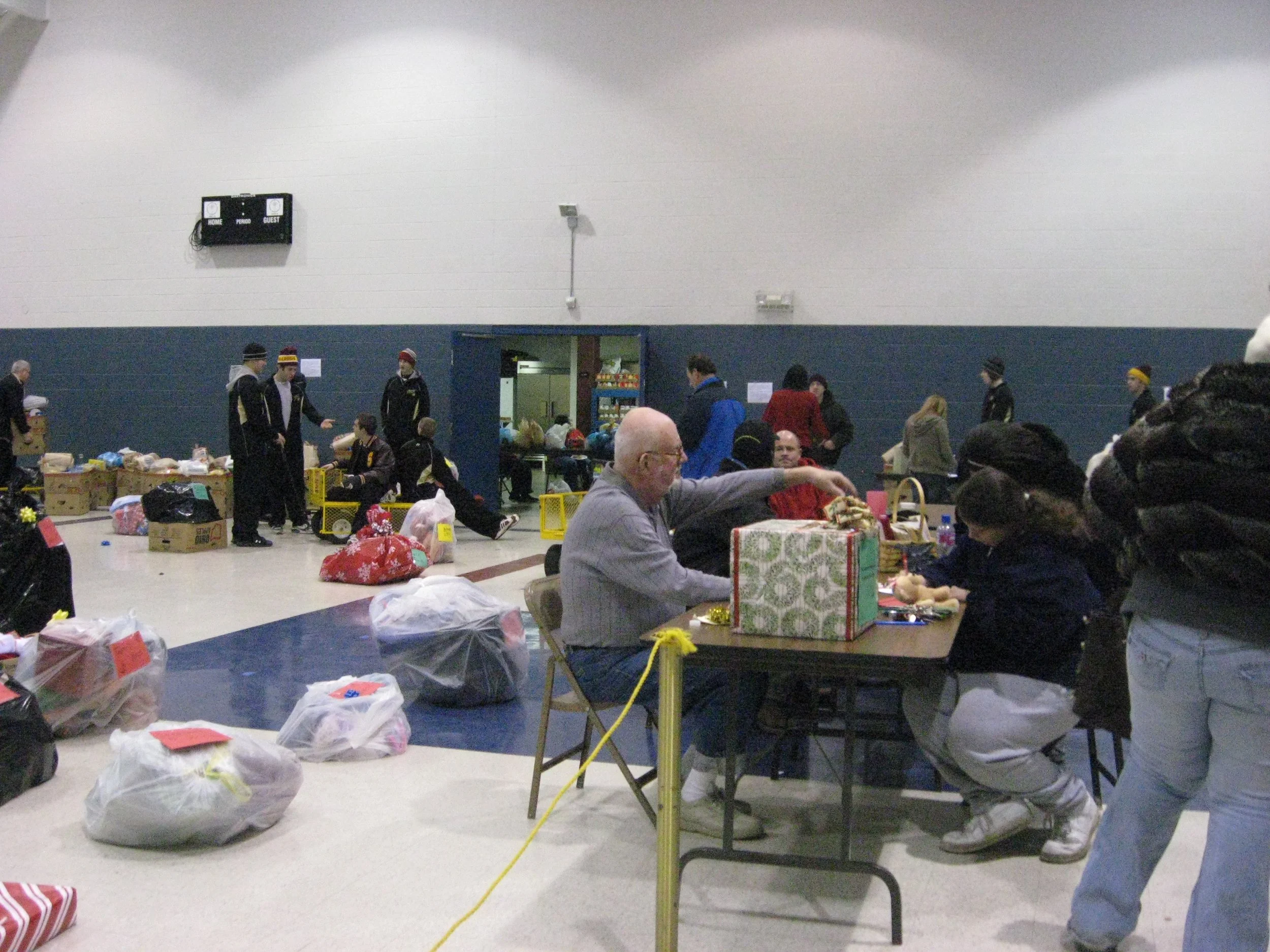 CHRISTMAS 2009 DISTRIBUTION DAY 050.jpg