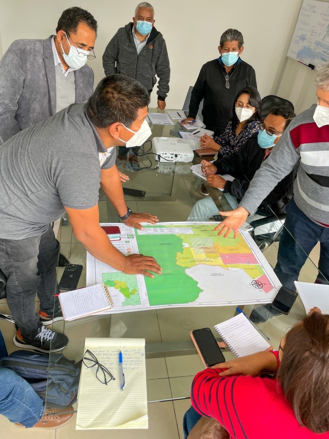   En agosto, nos reunimos en Lima con el Ministerio de Cultura y la Unidad Ejecutora Gestión de Proyectos Sectoriales para compartir información y coordinar acciones en apoyo a la titulación de Alto Esperanza.  