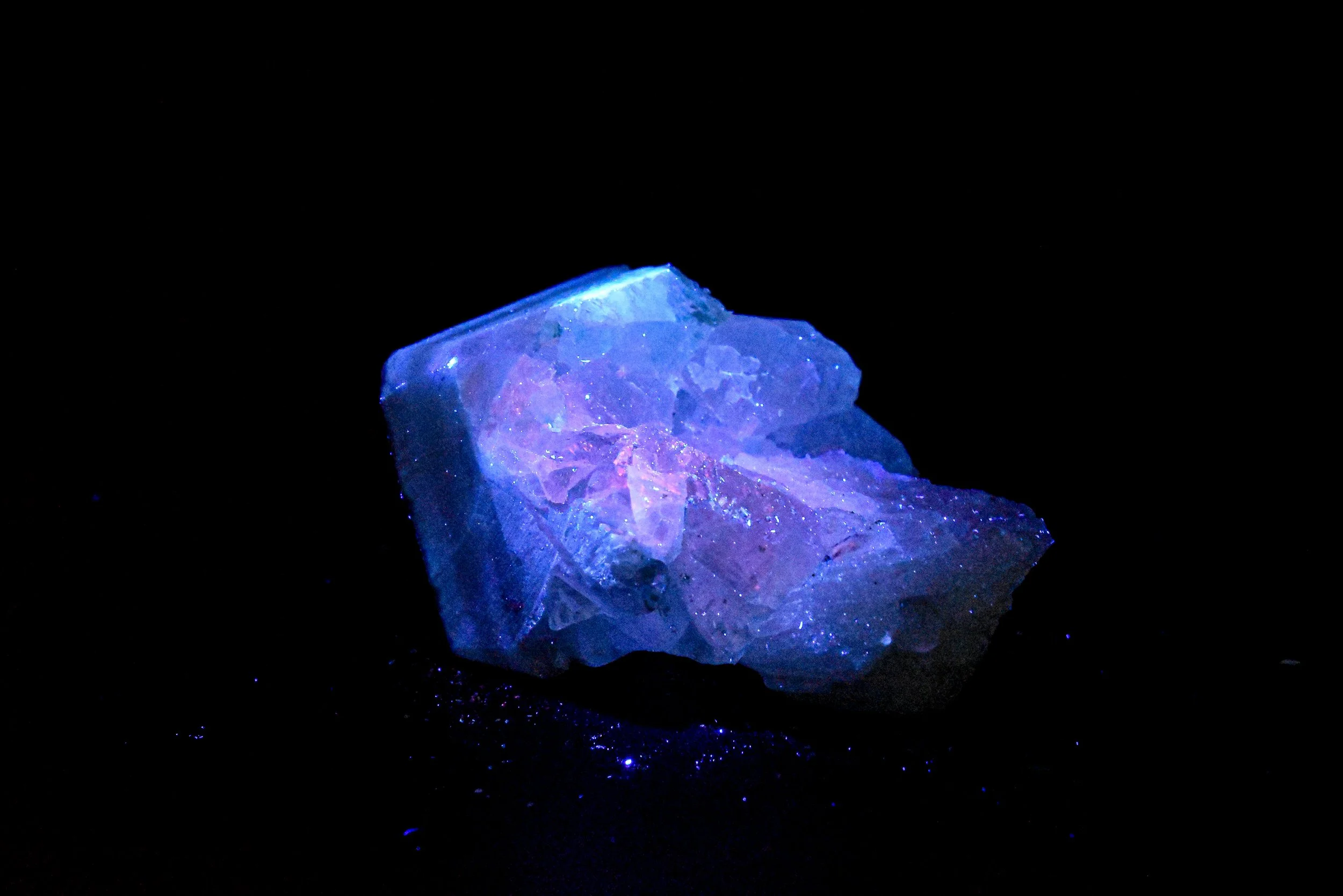 Green apophyllite uv (20 of 40).JPG