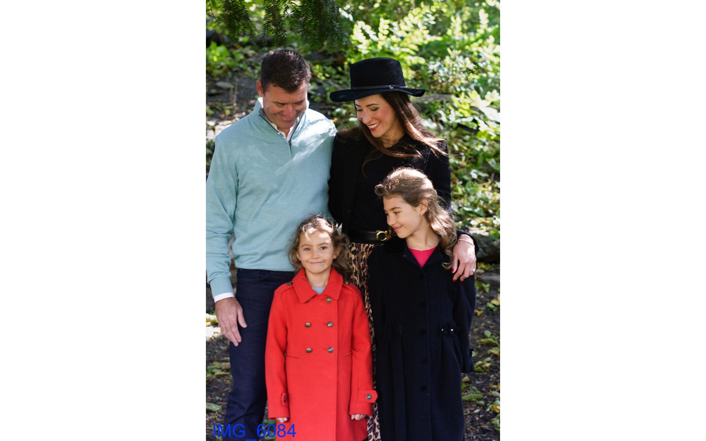 25.11.1_Layda Family_web-09.jpg