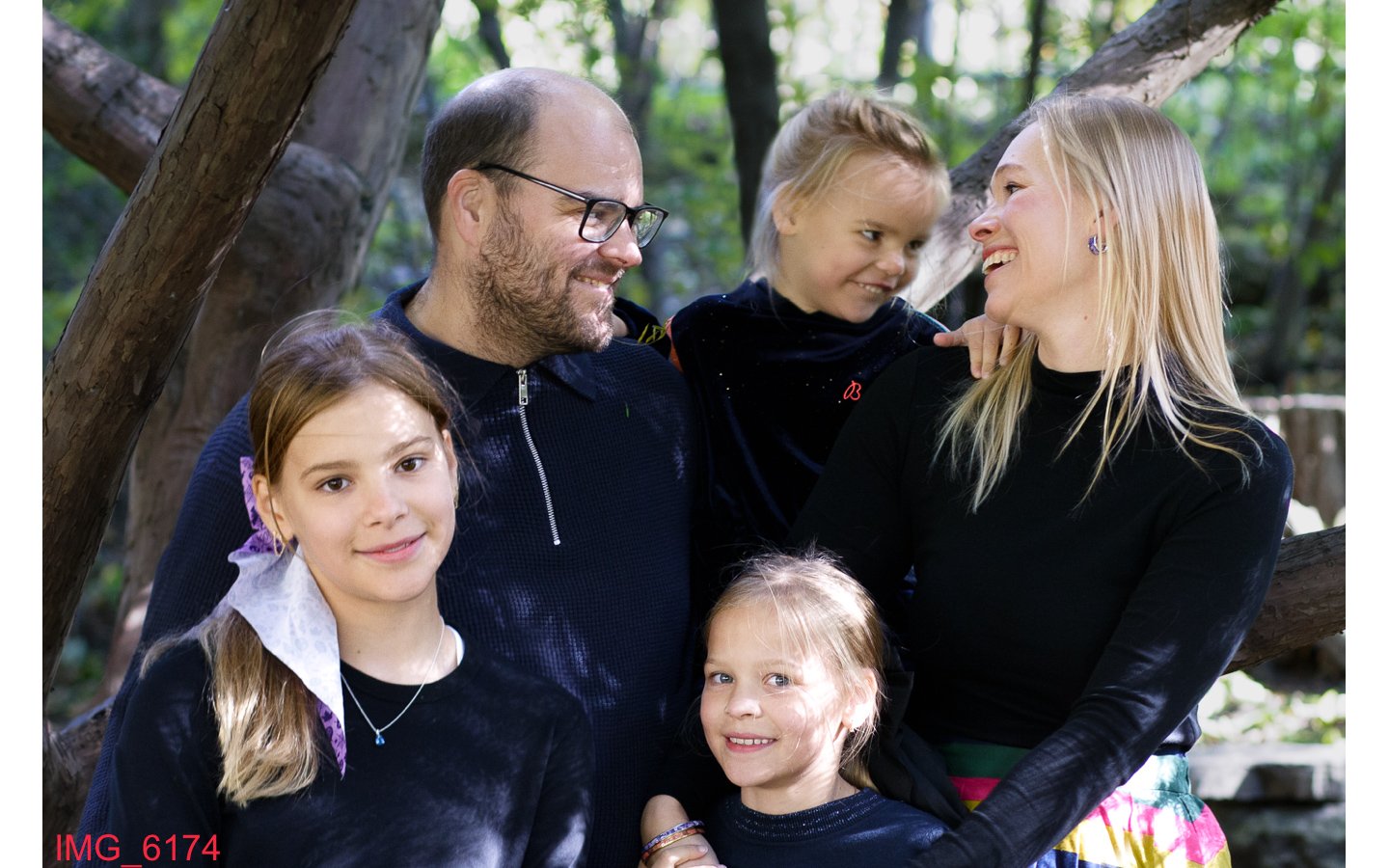 25.11.1_Fiebig Family_web-02.jpg