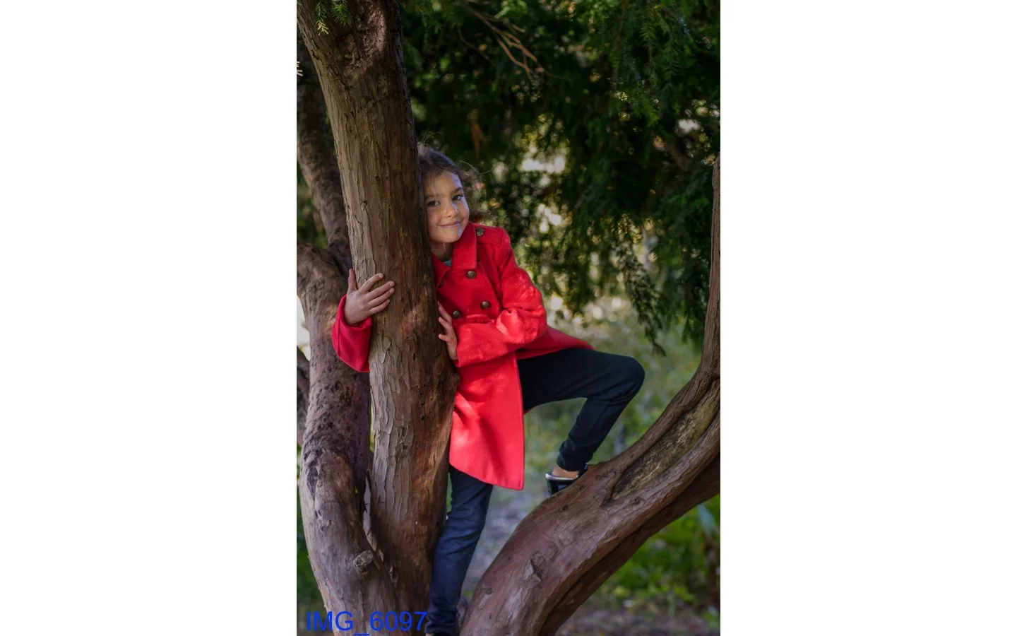 25.11.1_Layda Family_web-14.jpg