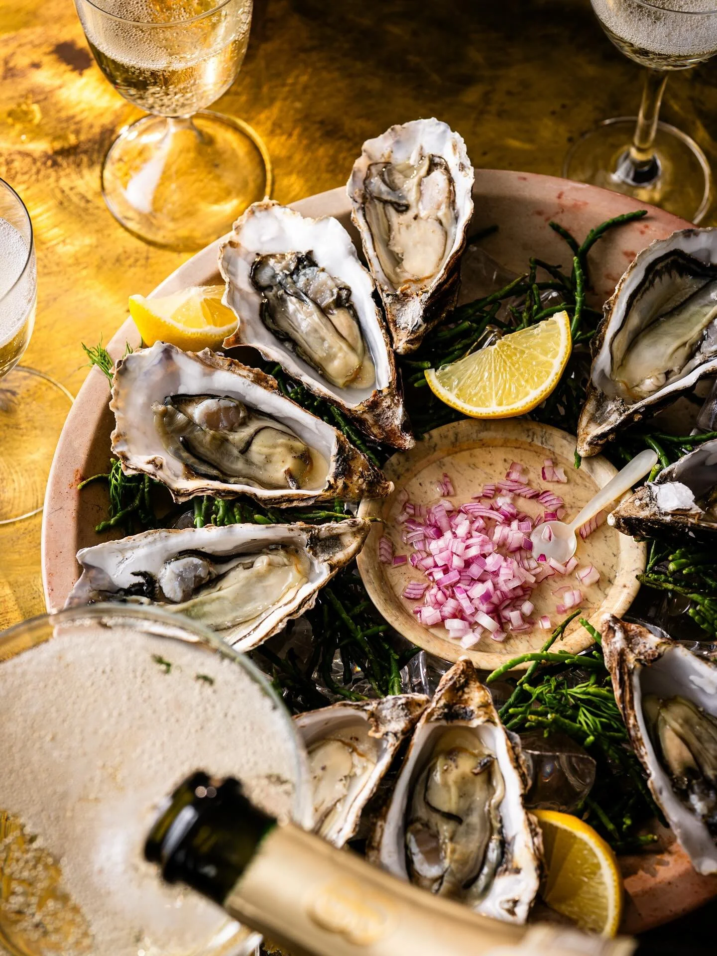 Celebrating seeing my favourite season in with OYSTERS 🦪 do I like them? No. Do they make me feel fancy? Yes. And that&rsquo;s enough for me xxx also if u know me u know this is my go to karaoke song 😎
🍽️ @oliviaaxson 📸 @sam_milton_photography 
&