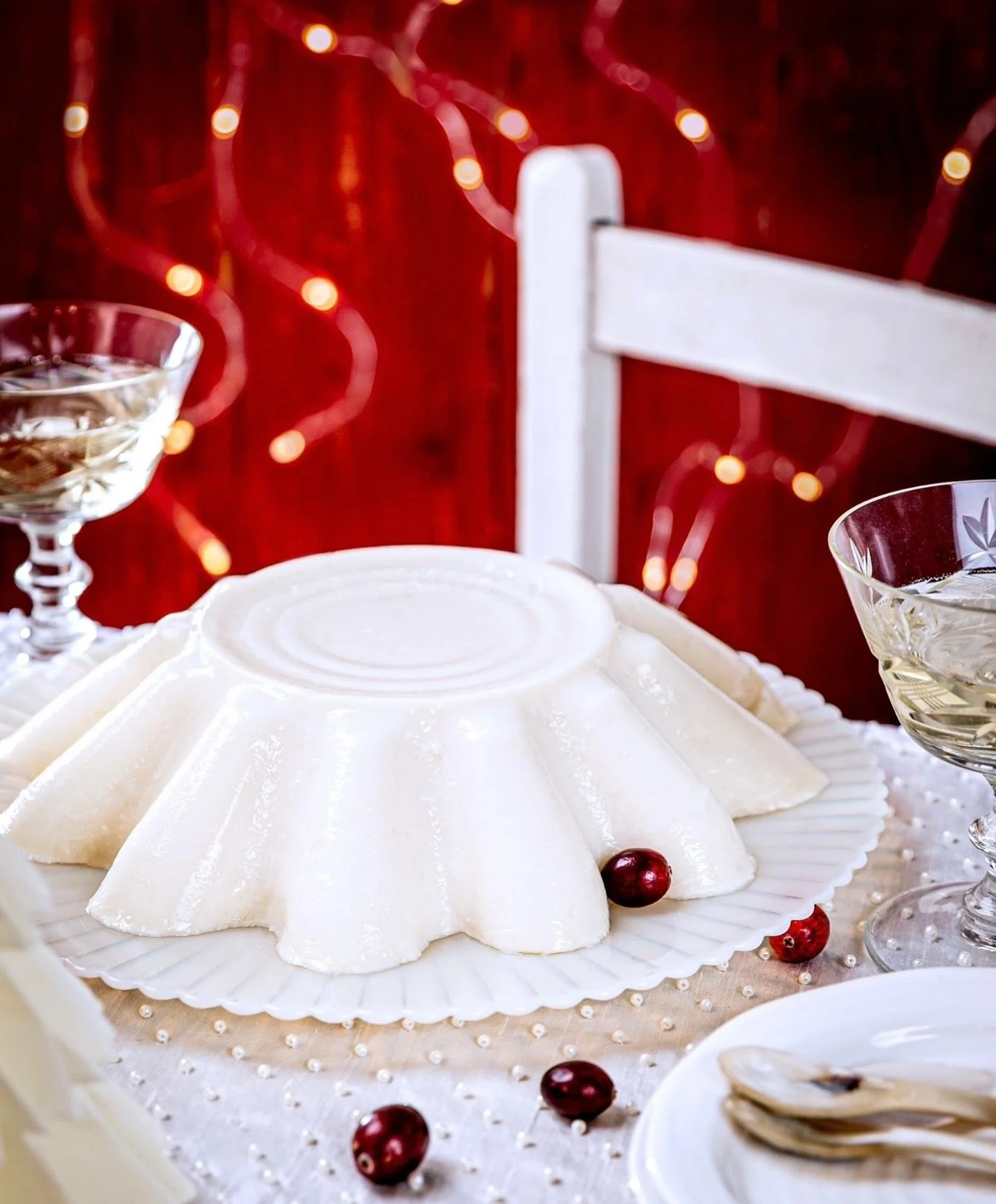Kitsch Christmases forever &hearts;️🎅🌟 scalloped vanilla blanmange sitting pretty on a pearly little scalloped plate 🤍

Props by @oliviaaxson 
Photo by @sam_milton_photography 
Super star food styling assistant @molly_burchnall 
Food styling by me