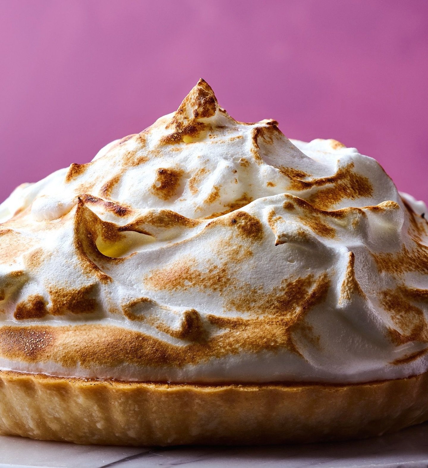 Little Italian meringue peaks reminding me of snowy mountains perfect for skiing ⛷️ ⛄️ ❄️ 

📸 @sashaburdian_photo 
Styled by me 🩷