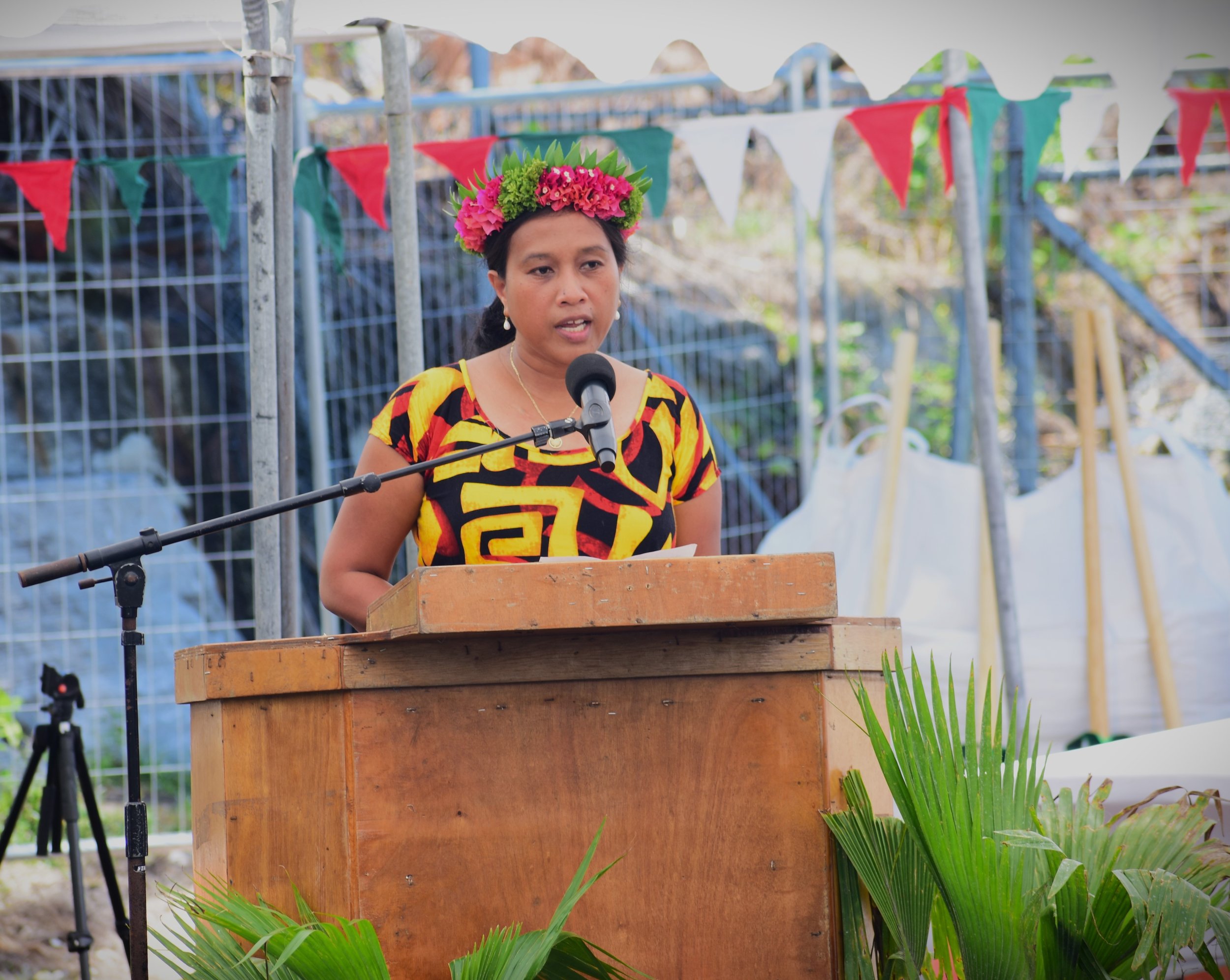 Ministry of Employment and Human Resource Director Bwatetaake Taatoa giving a welcoming remarks.JPG