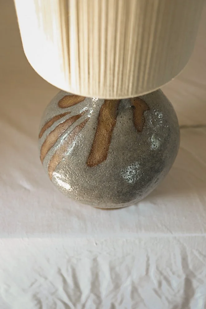 ZÉPHYR / LAMPE à POSER / COLLAB X ELSA FALIERES / ARGILE GRES SOIE COQUILLAGE / 51 CM