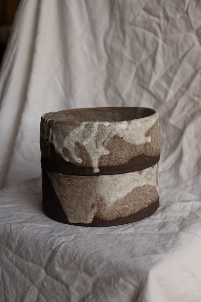 PLAT GÂTEAU-VAPEUR EN GRÈS NOIR - COLLAB' x JENNIFER HART-SMITH