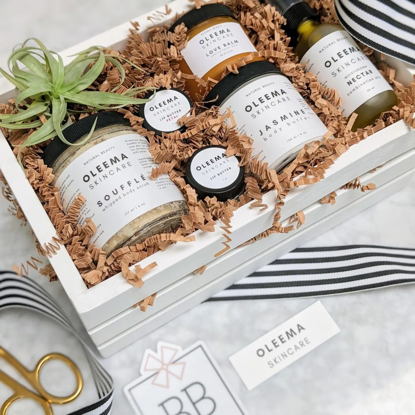 I'm so delighted to have connected with Jenny from @oleemaskincare! 

Oleema Skincare is the result of Jenny's inspiration to create a clean, simple skincare line made from all natural, botanical ingredients influenced by California living. 

These p