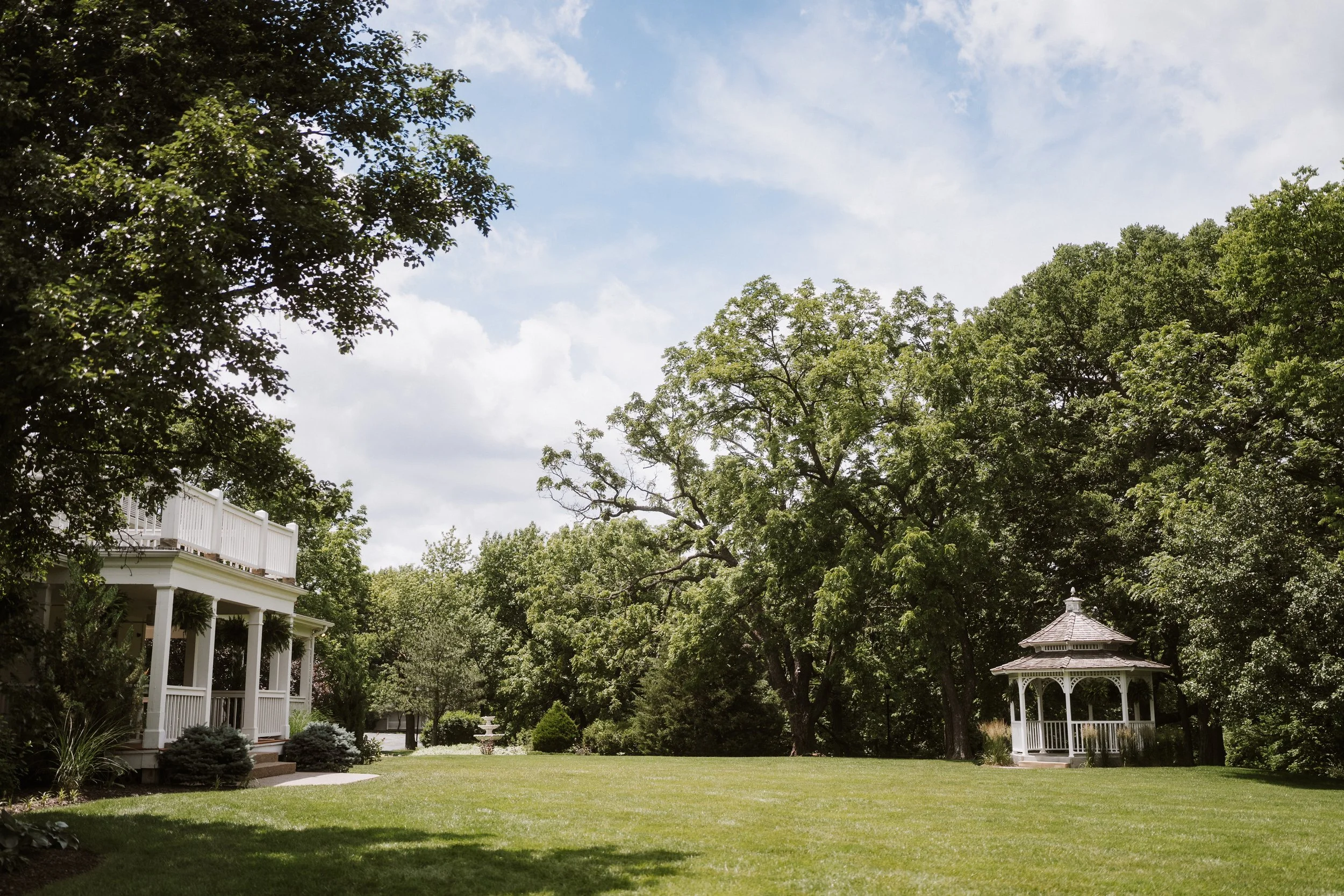 Unique Kansas City Chapel Wedding - 4.jpg