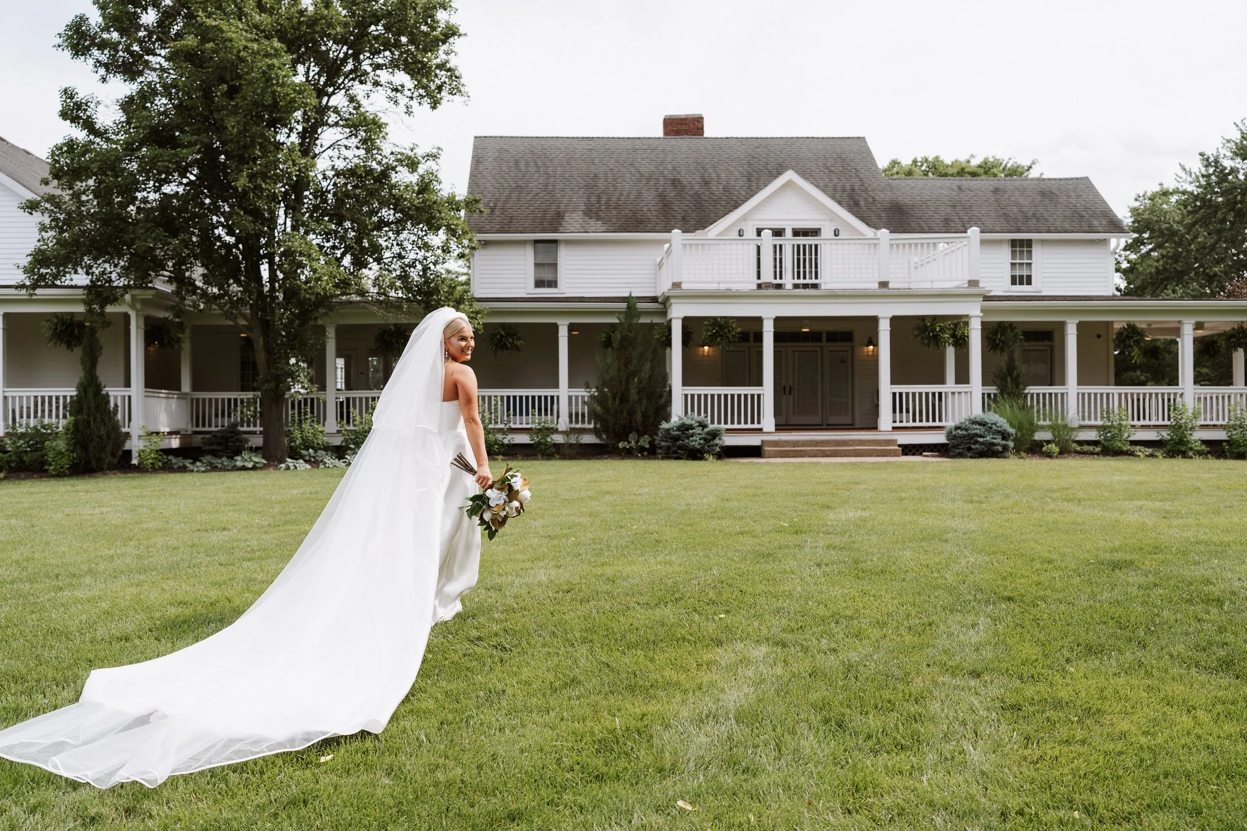 Unique Kansas City Chapel Wedding - 15.jpg