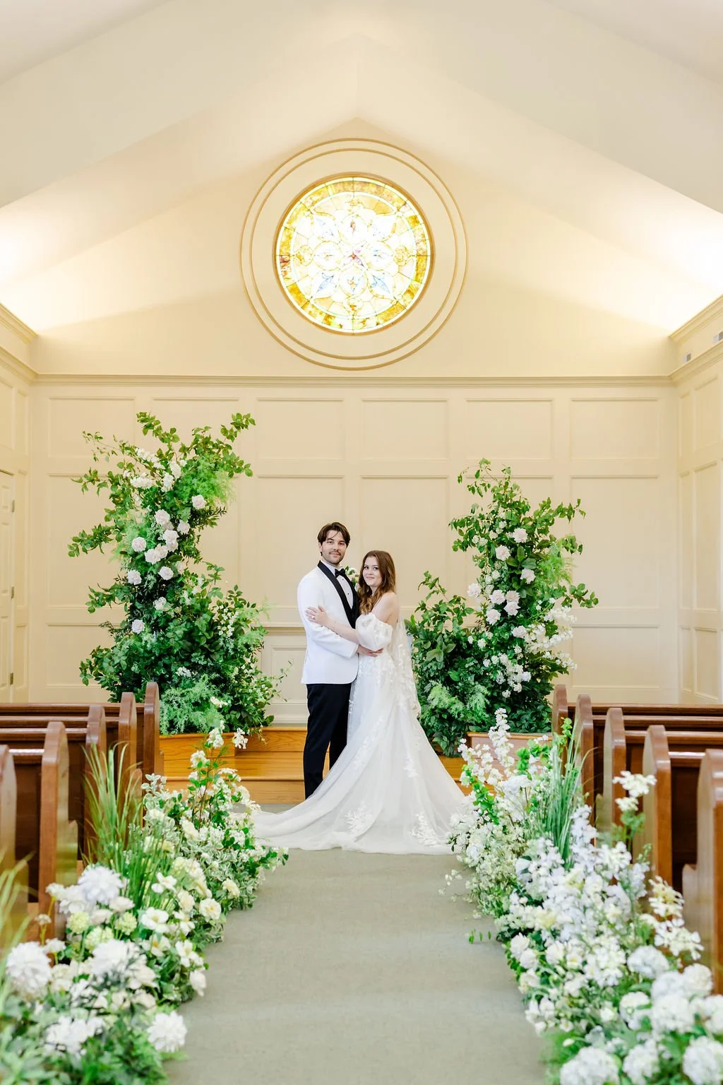 High School Sweethearts Say “I Do” at Hawthorne House: Lilly &amp; Alex’s Elegant June Wedding